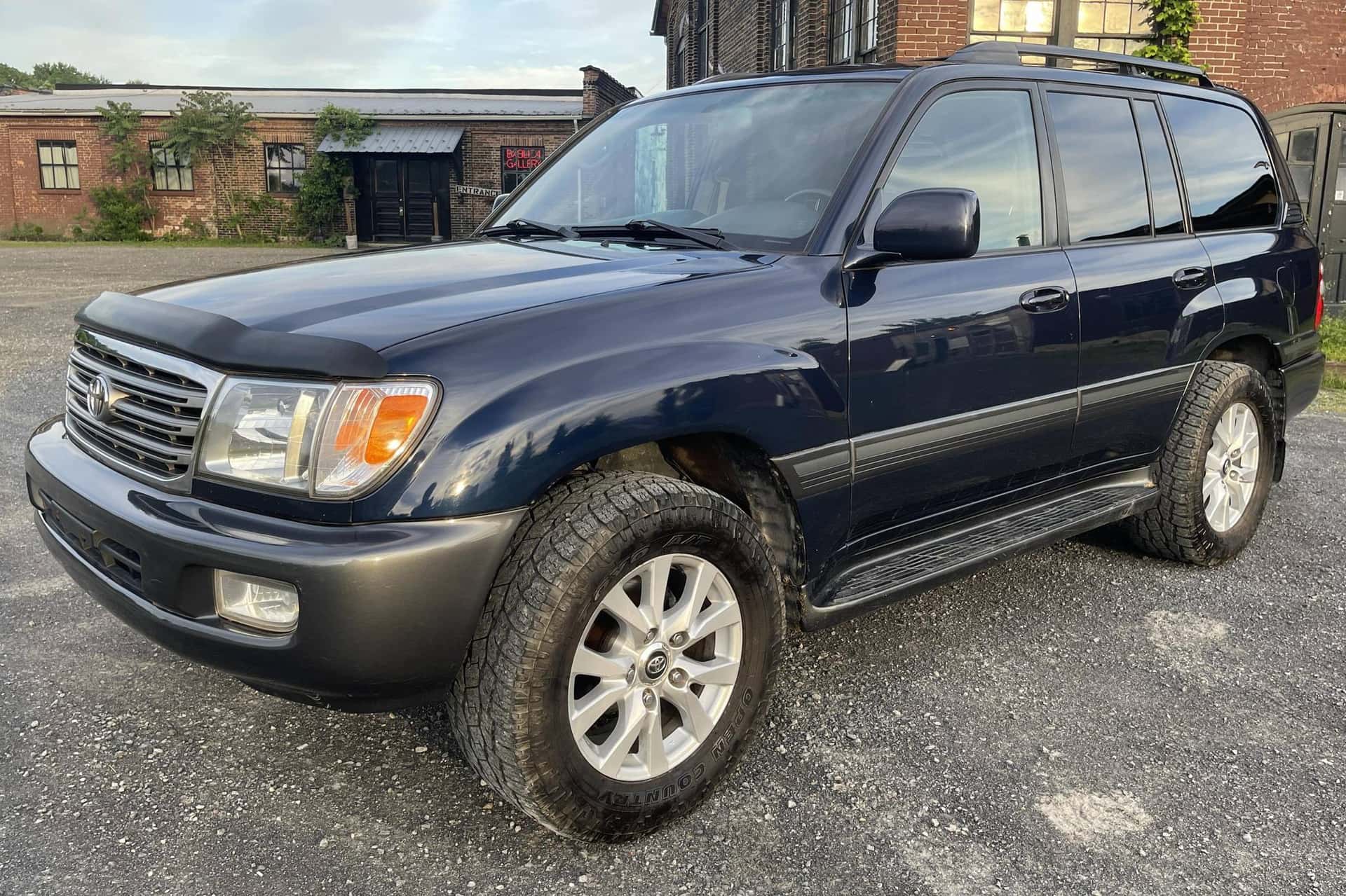 2005 Toyota Land Cruiser sold for $18,500