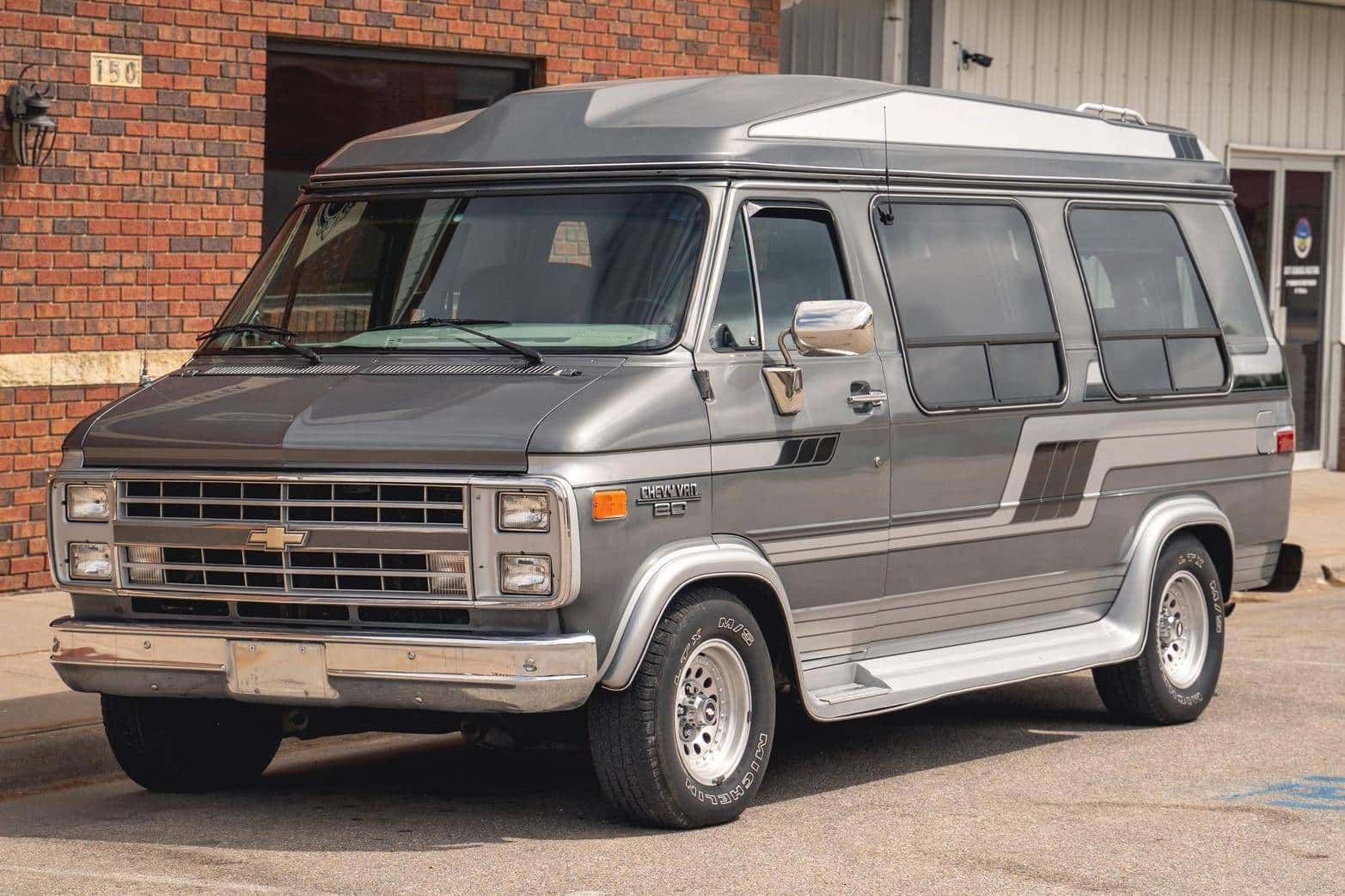 1991 Chevrolet G20 sold for $13,100