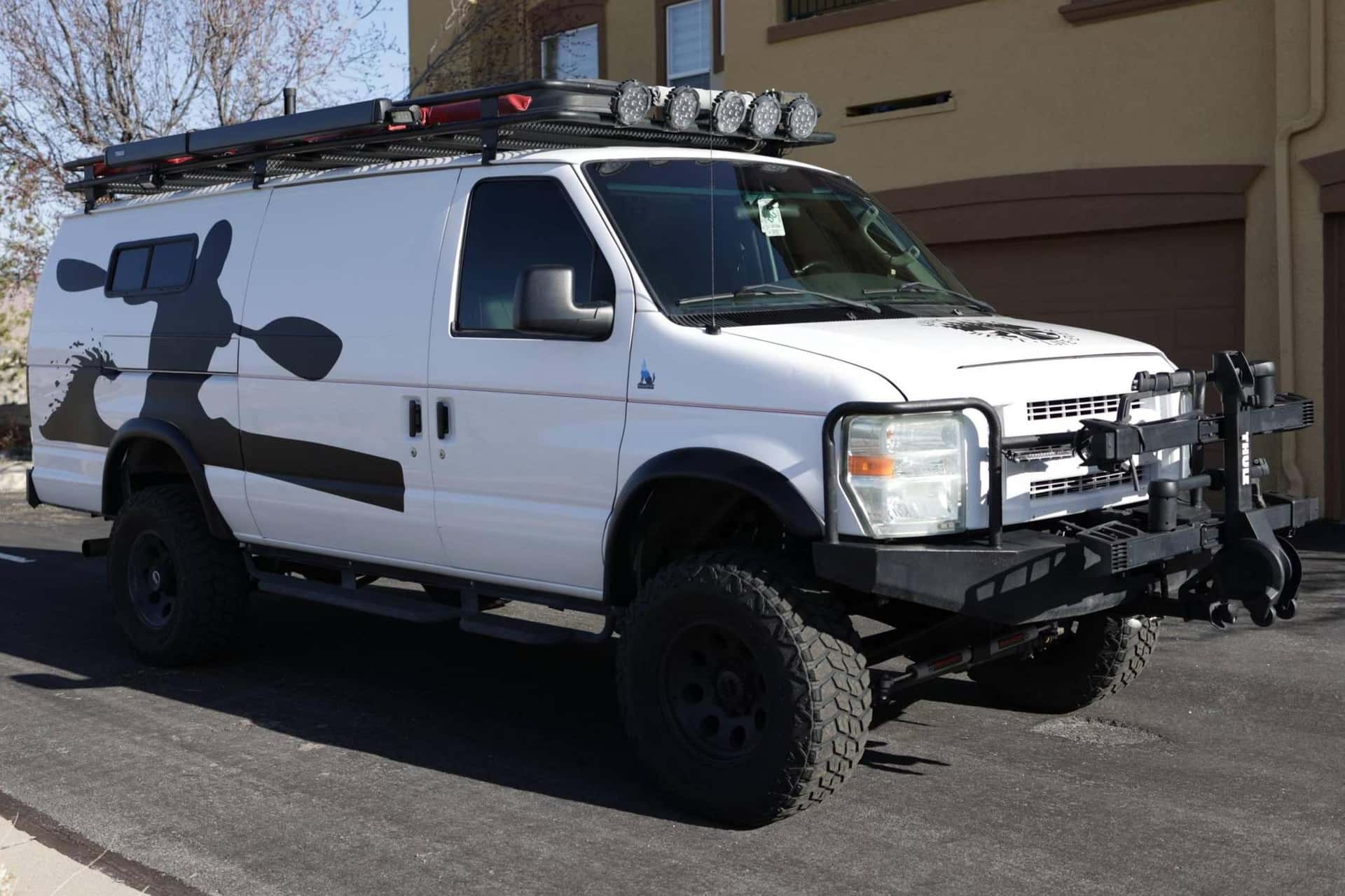 2006 Ford E-Series sold for $16,500