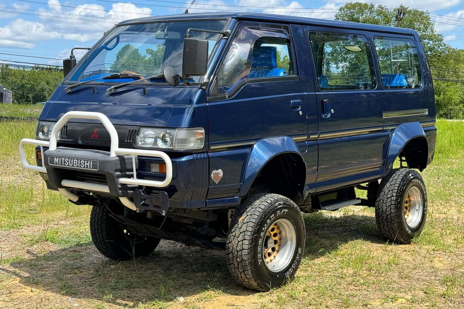 1992 Mitsubishi Delica sold for $10,600