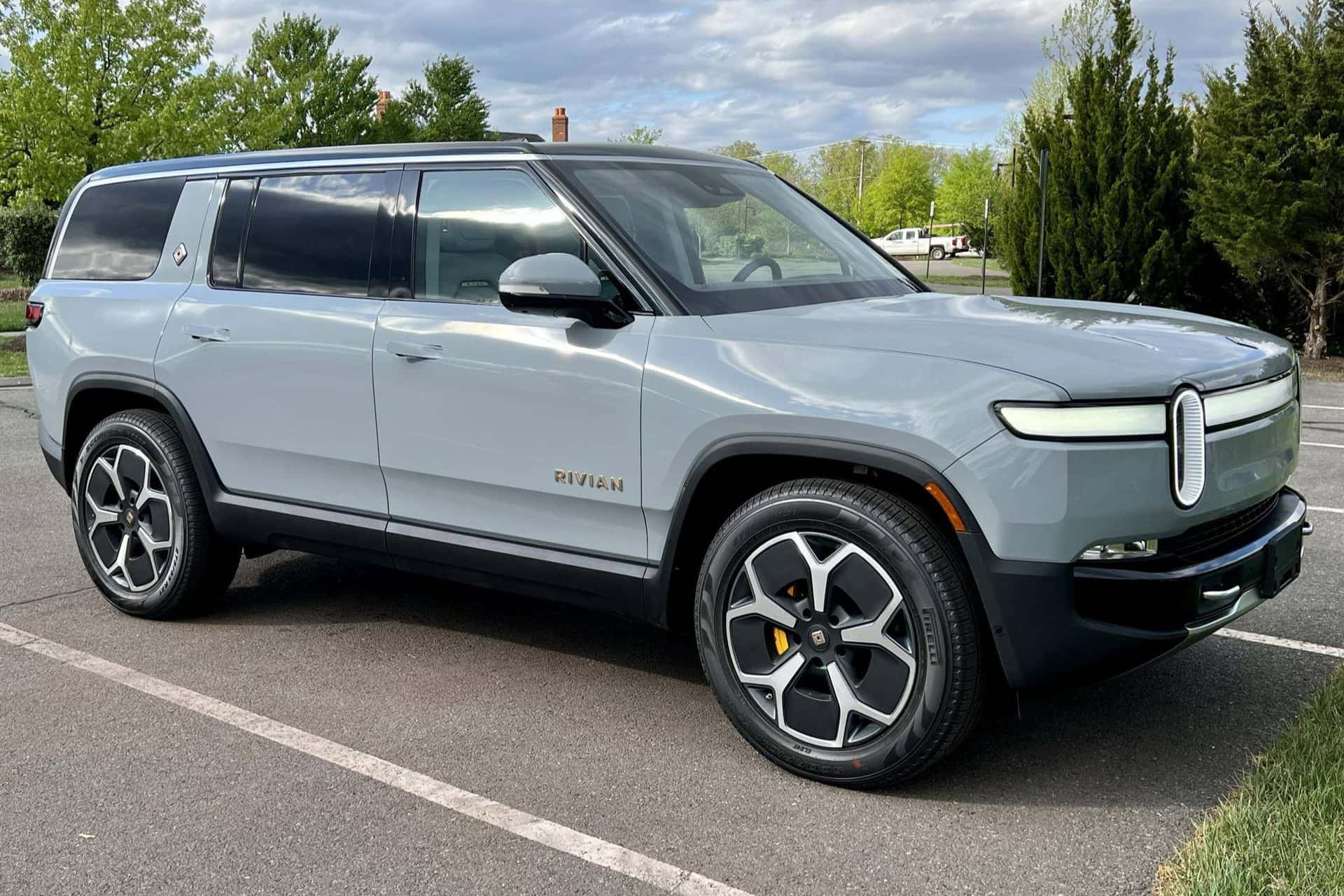 2023 Rivian R1S sold for $92,001