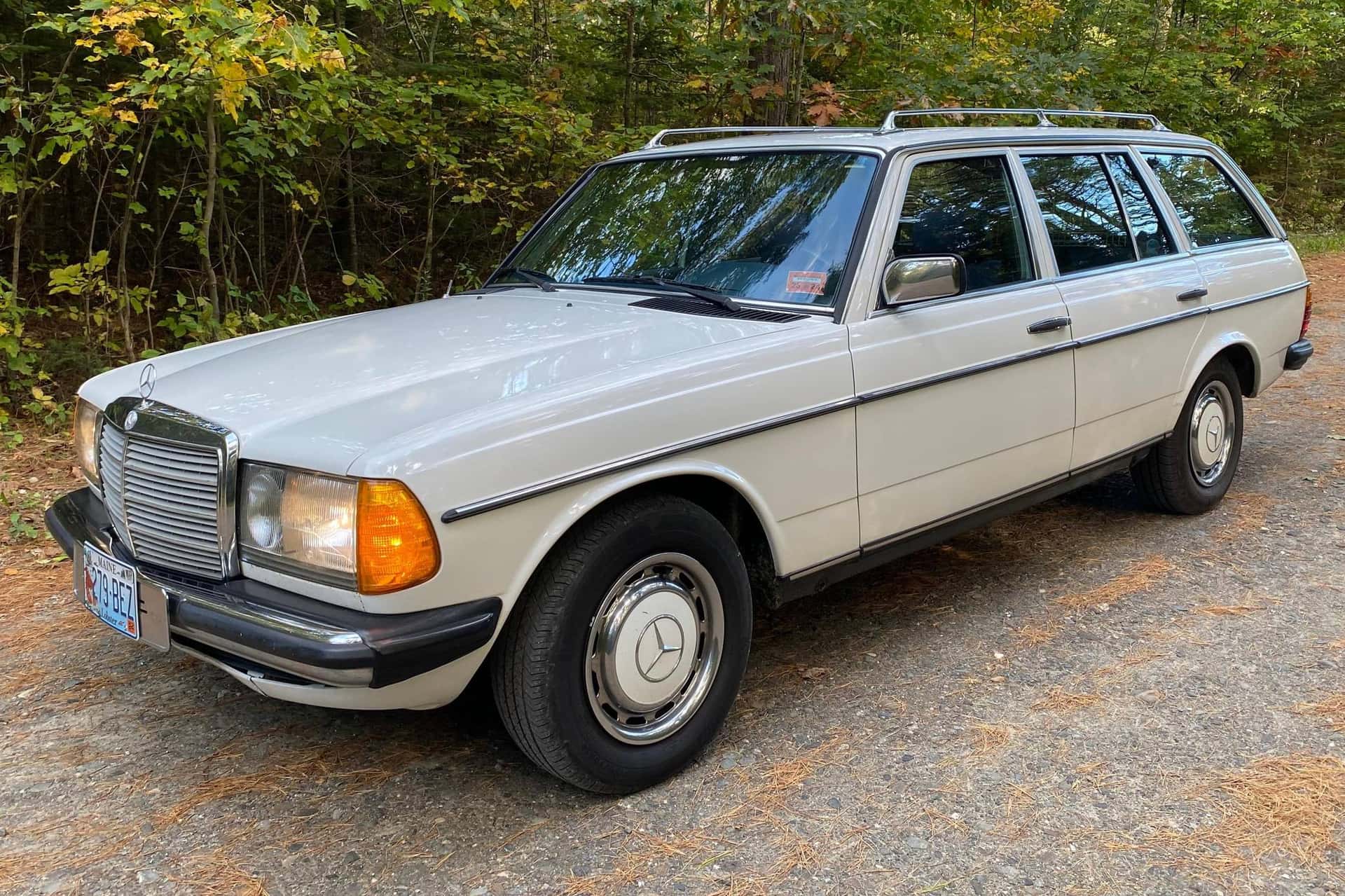 1984 Mercedes-Benz E-Class sold for $12,123