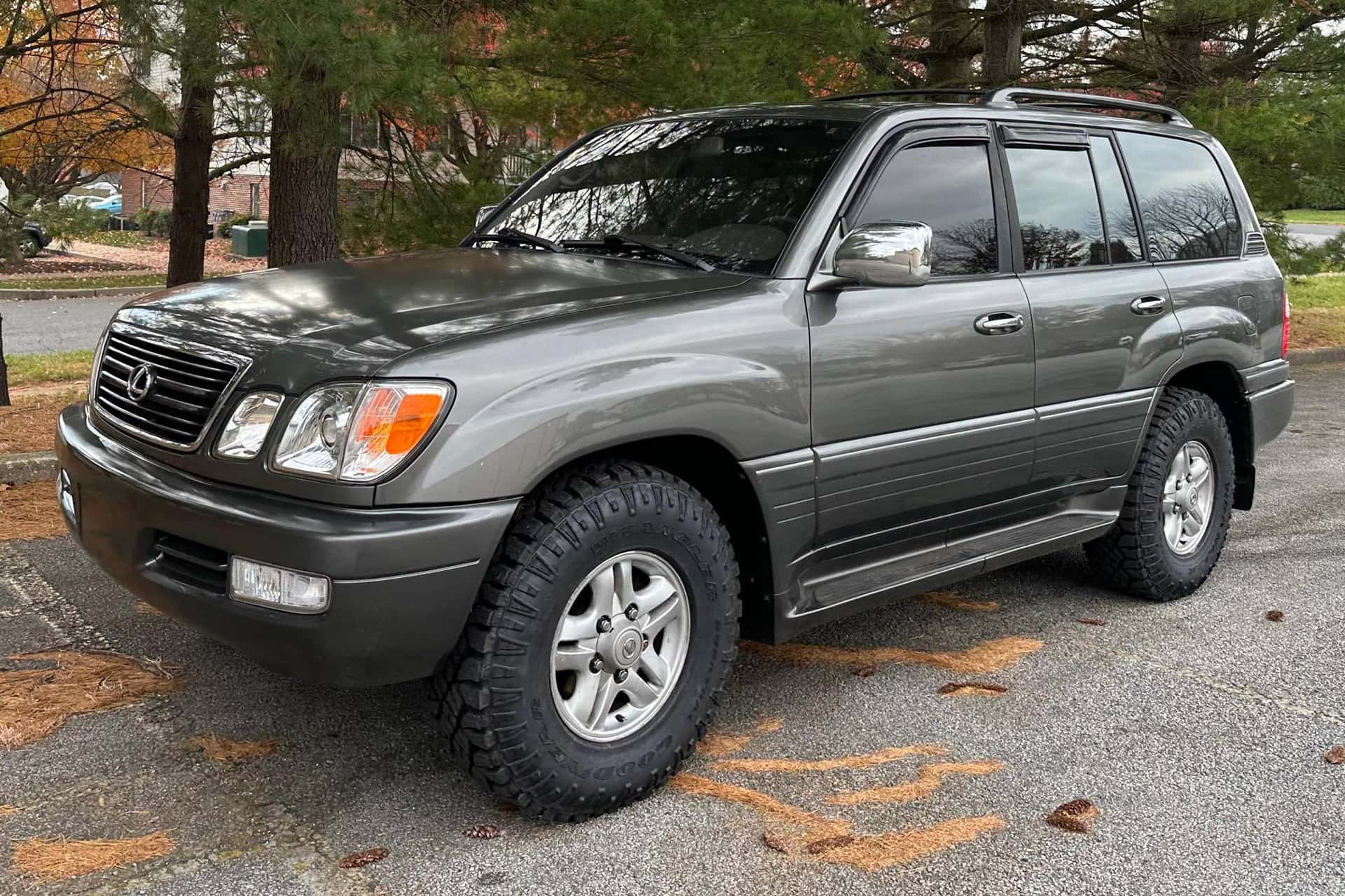 1999 Lexus LX sold for $16,500