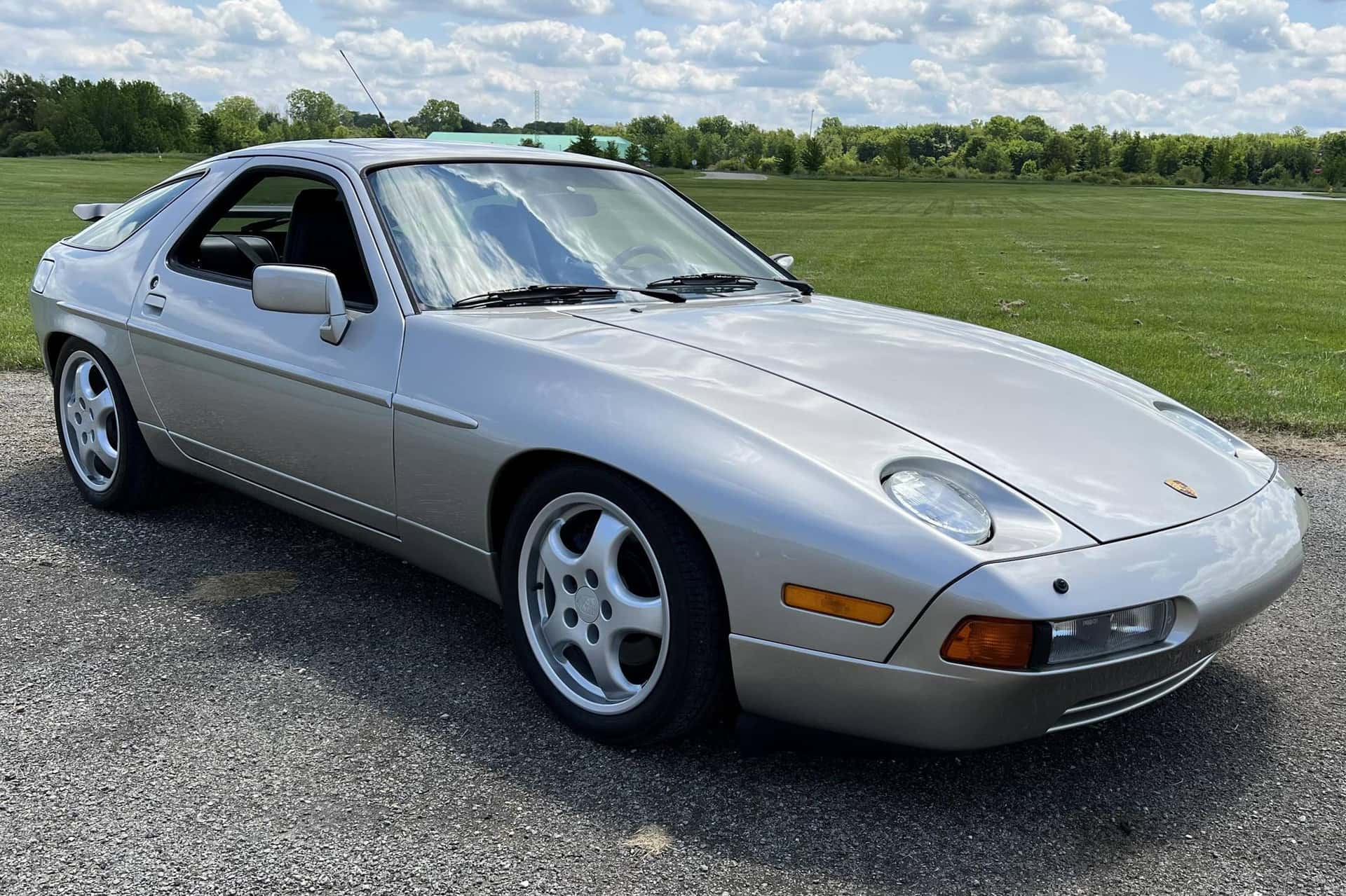 1989 Porsche 928 sold for $35,928