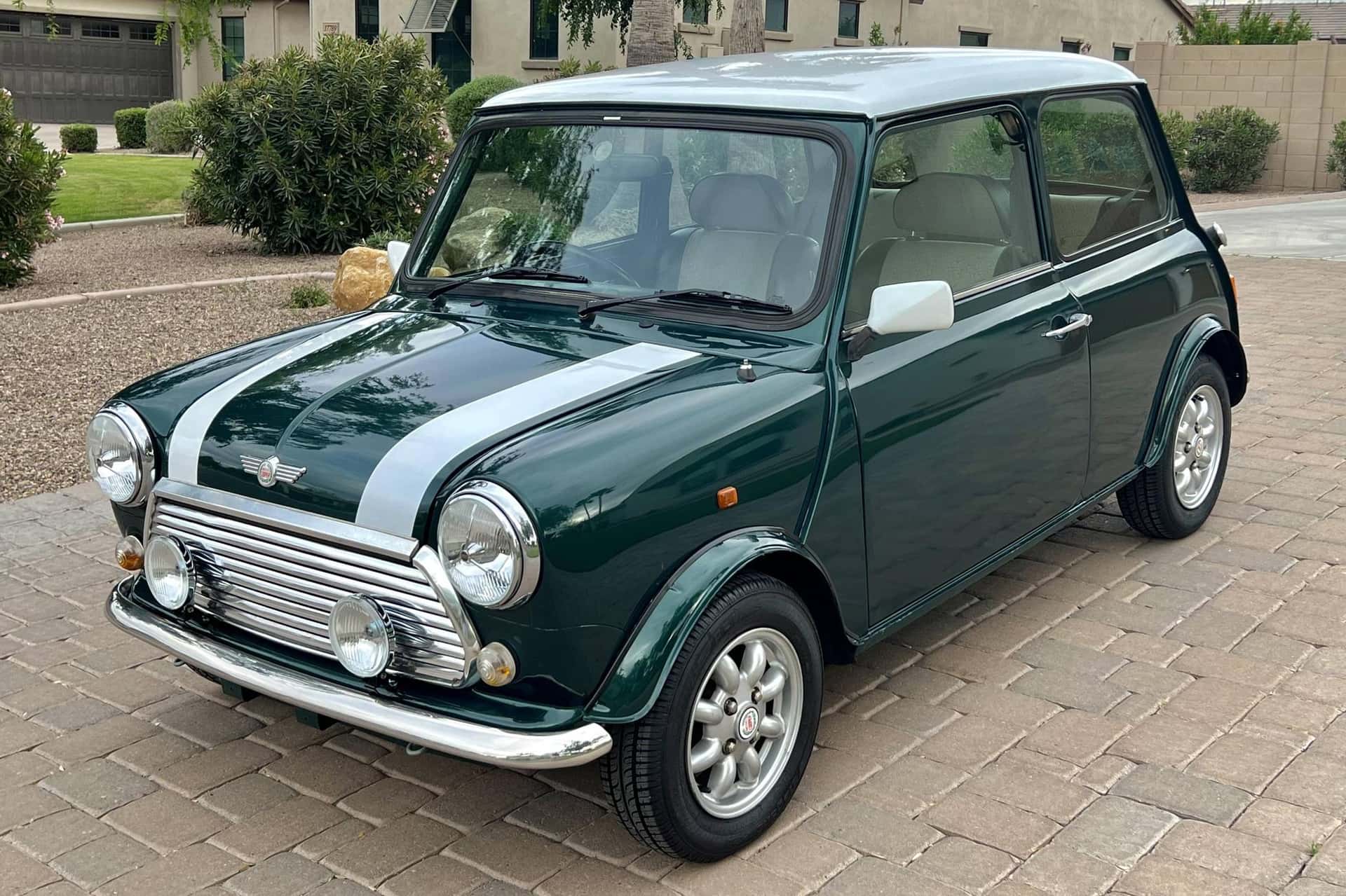 1995 MINI Classic Mini sold for $17,200