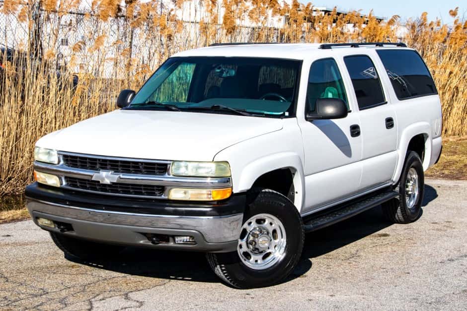 2003 Chevrolet Suburban (GMT800 2000-2006) sold for $23,000