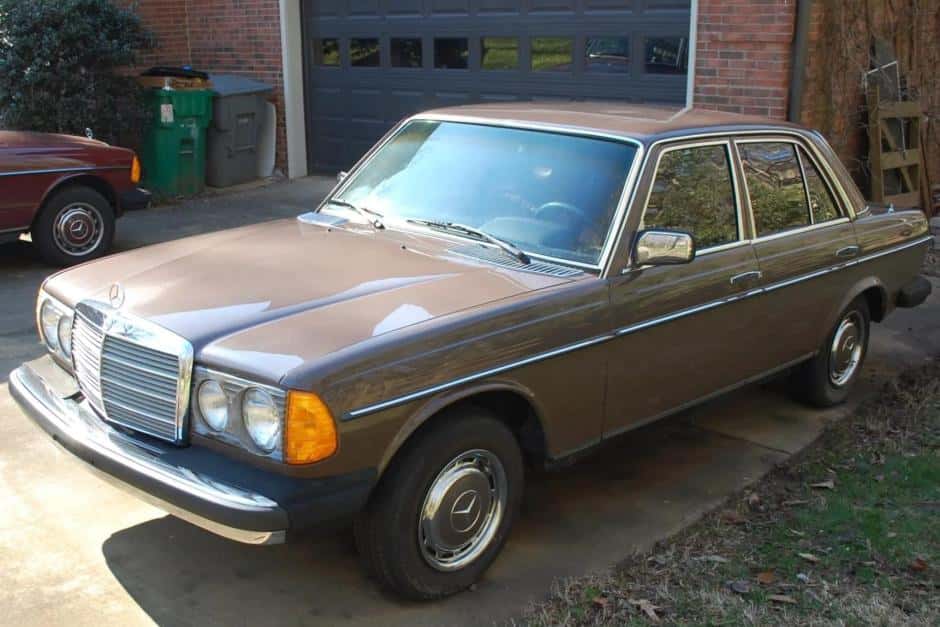 1978 Mercedes-Benz W123 sold for $2,500