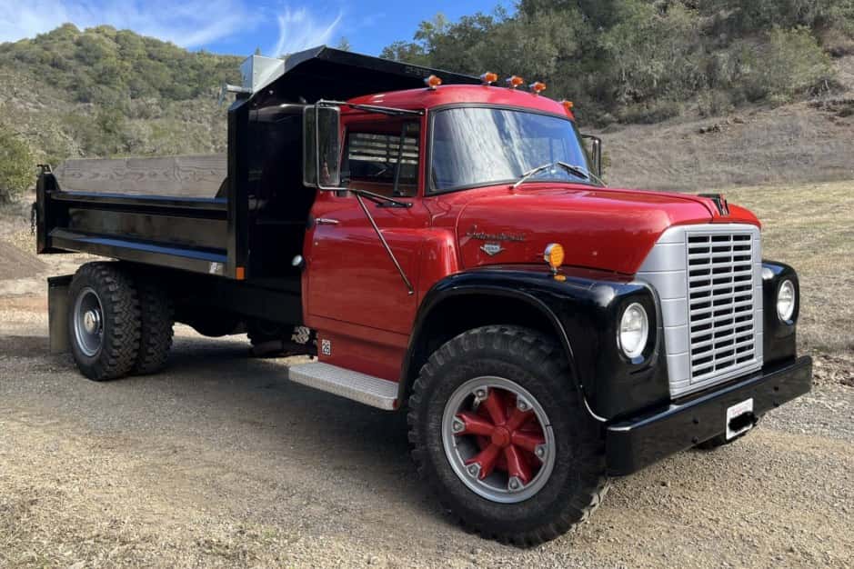 1970 International Harvester Loadstar sold for $44,500