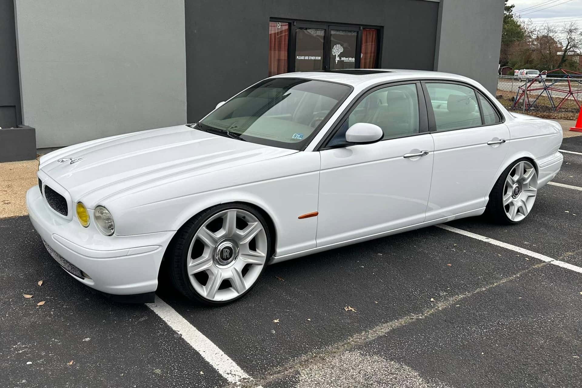 2004 Jaguar XJ8 sold for $7,100
