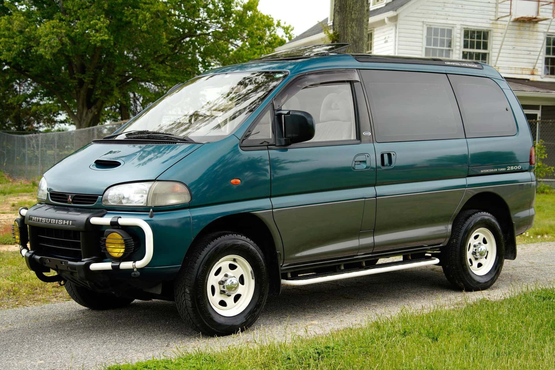 1995 Mitsubishi Delica sold for $12,200