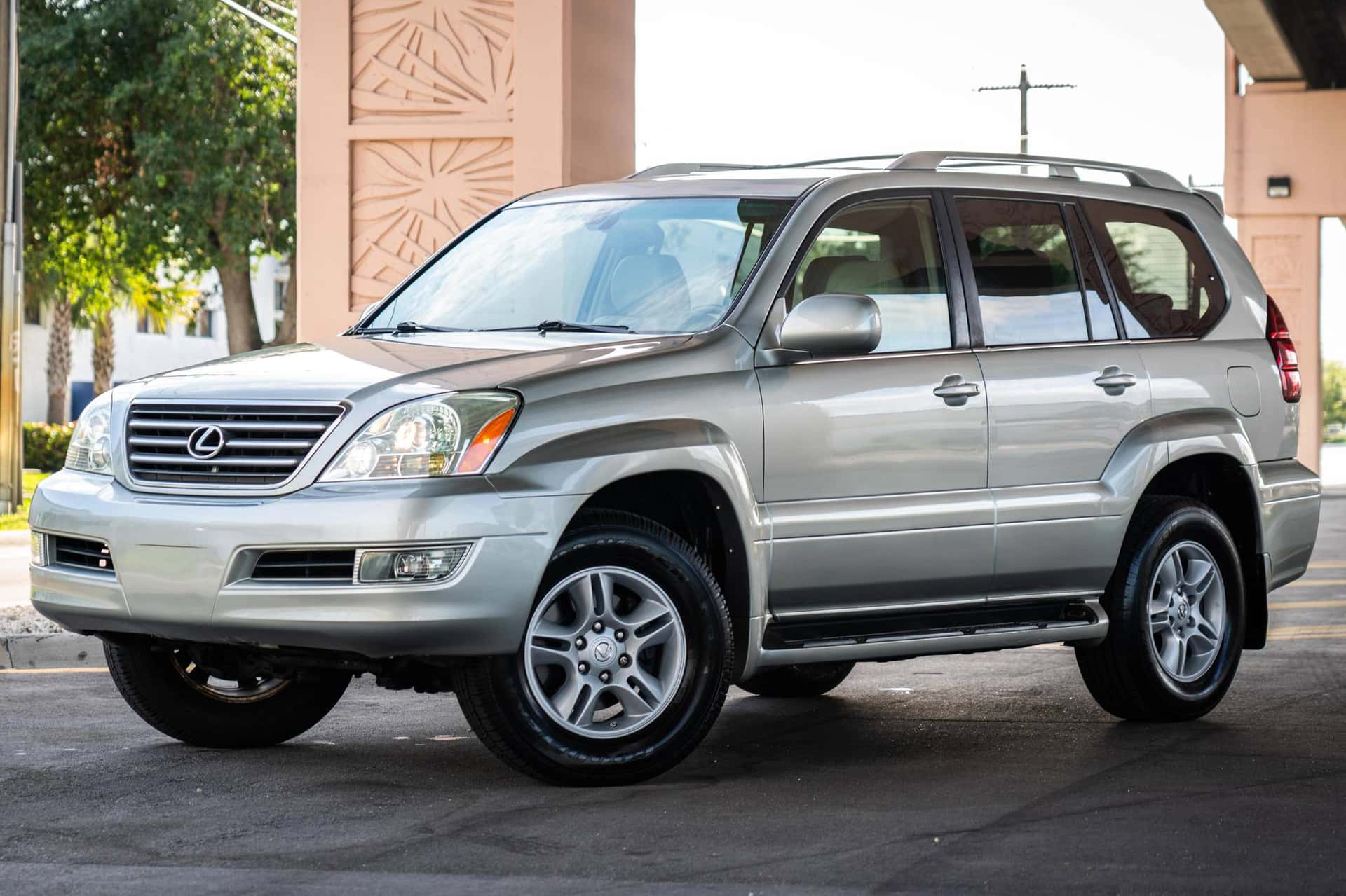 2004 Lexus GX sold for $15,250