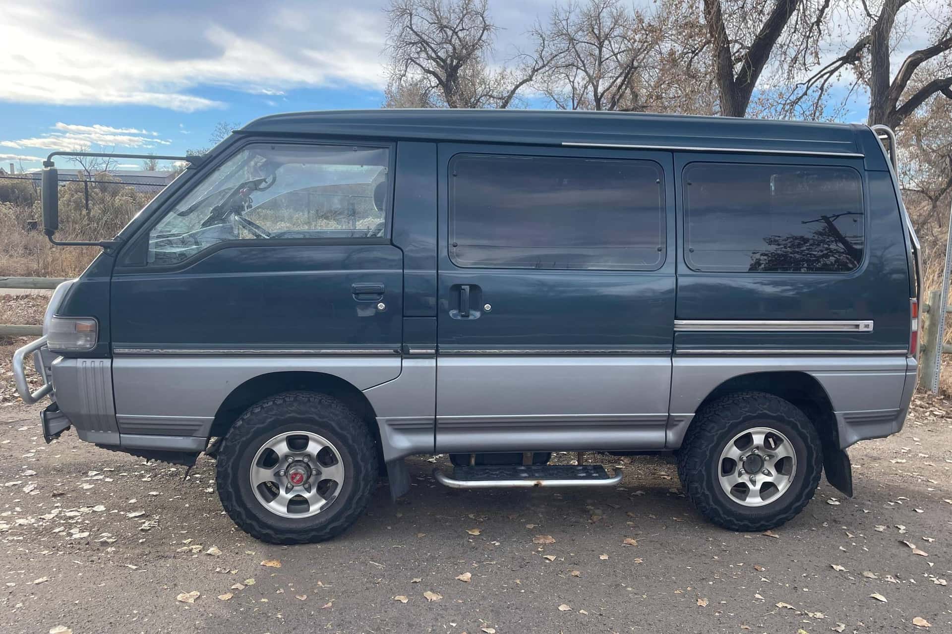 1991 Mitsubishi Delica sold for $7,000
