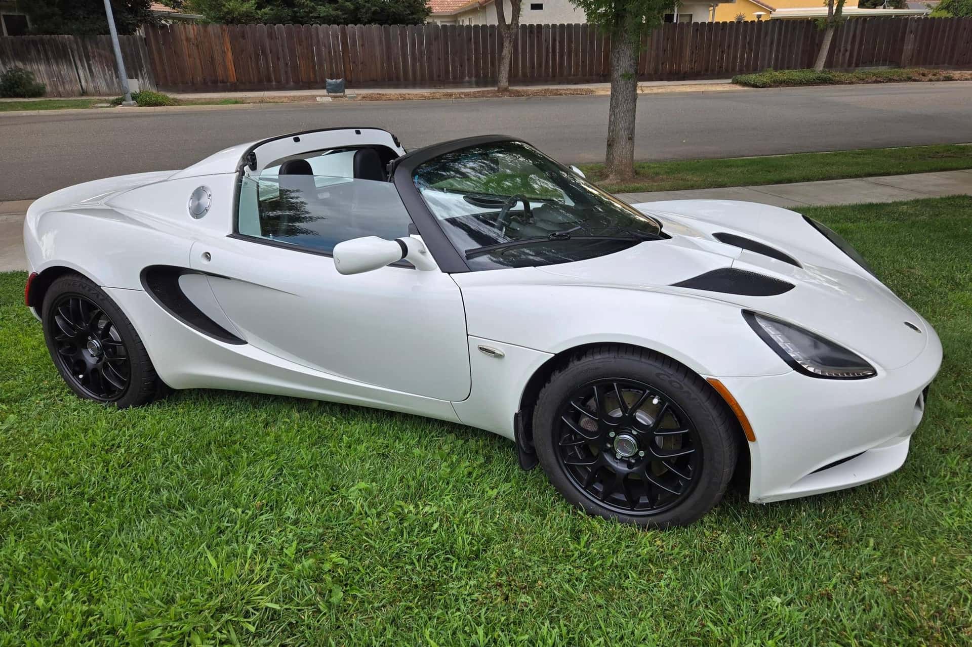 2011 Lotus Elise sold for $41,250