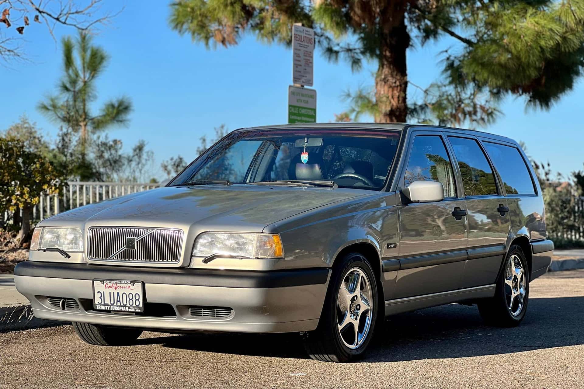 1995 Volvo 850 sold for $9,450