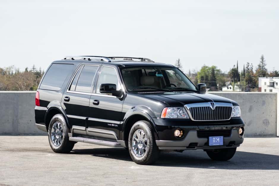 2004 Lincoln Navigator sold for $27,000