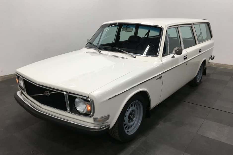 1972 Volvo 140 sold for $6,250