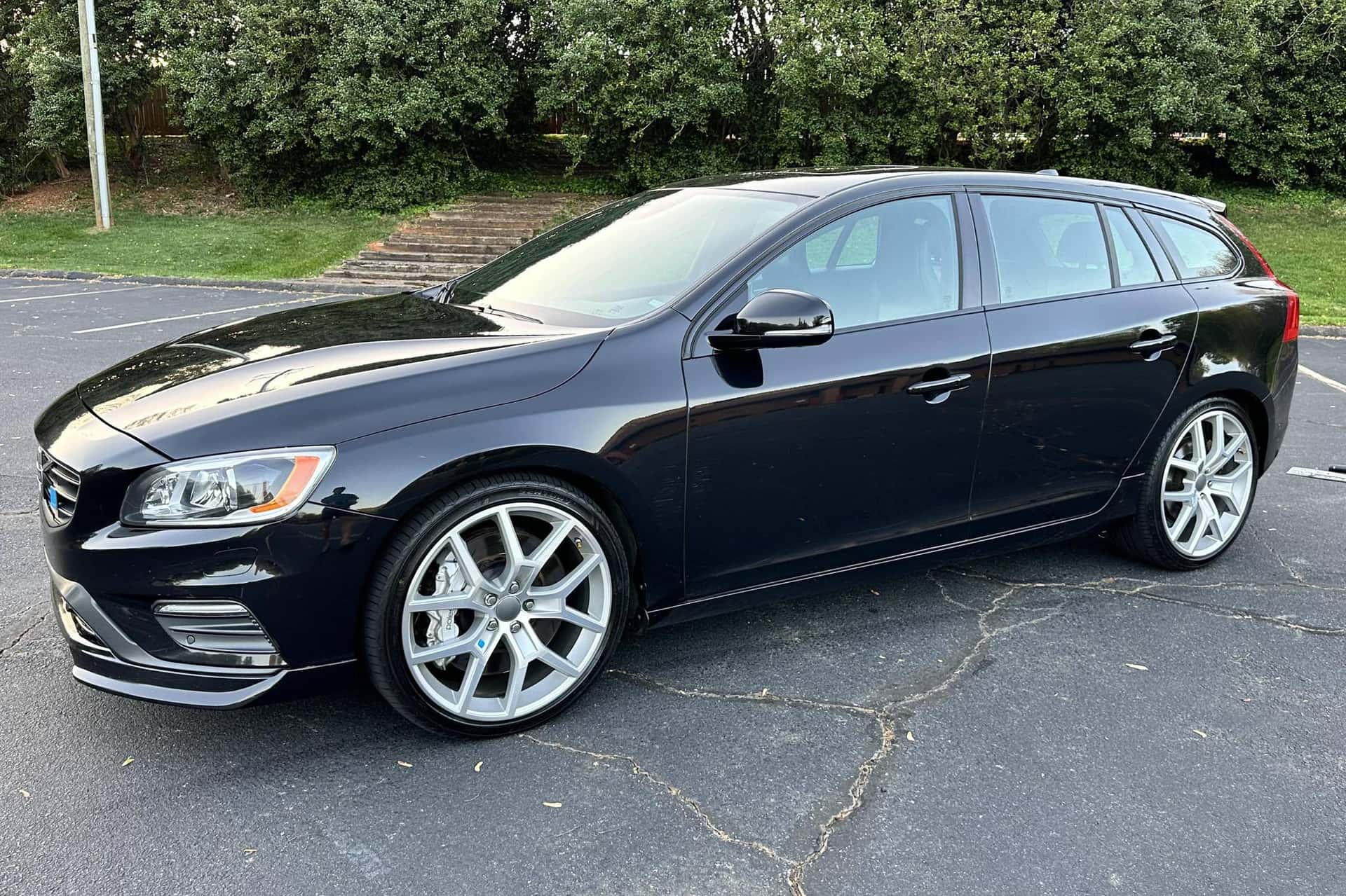 2015 Volvo V60 sold for $27,350