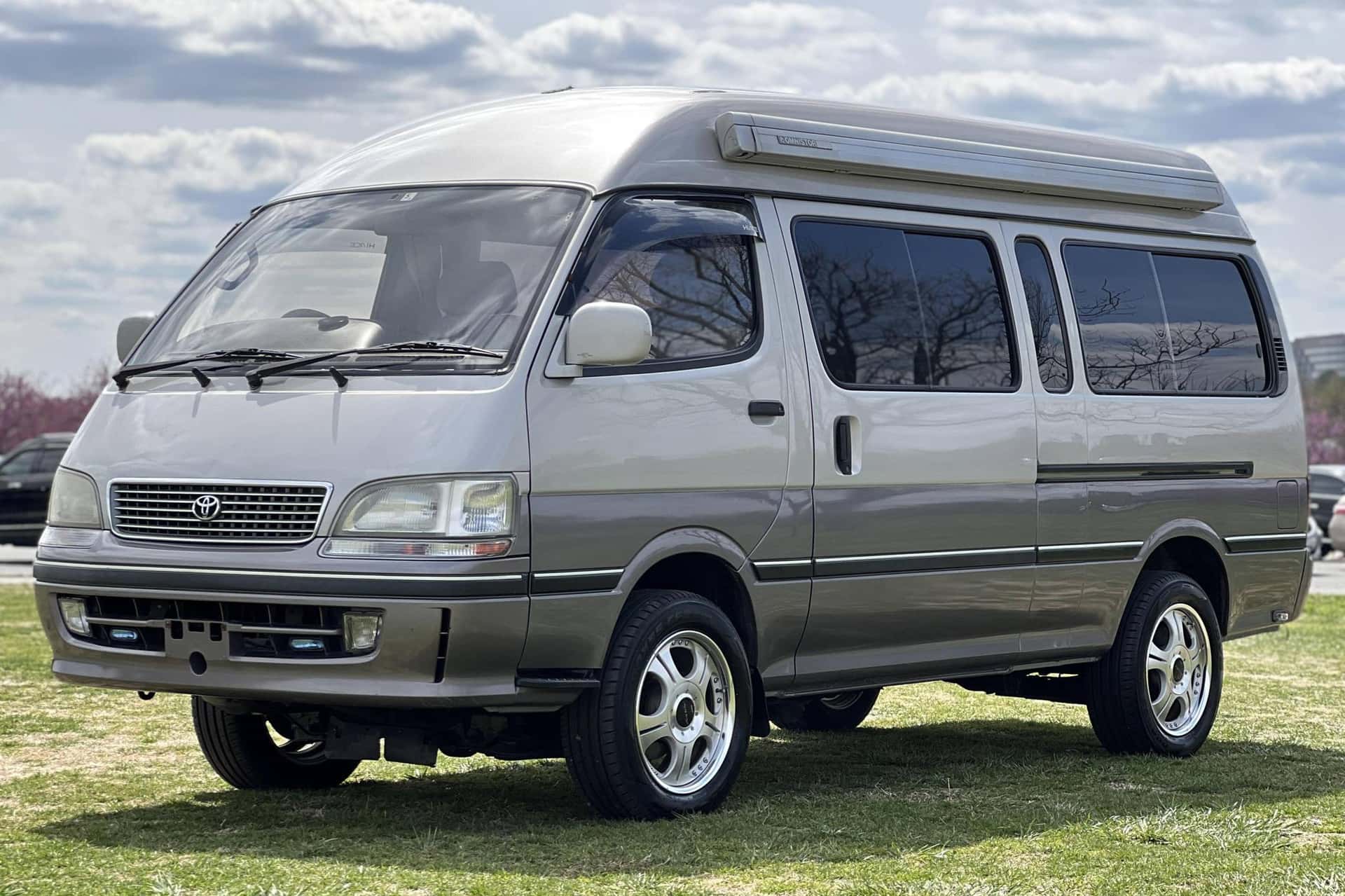 1998 Toyota HiAce sold for $14,800