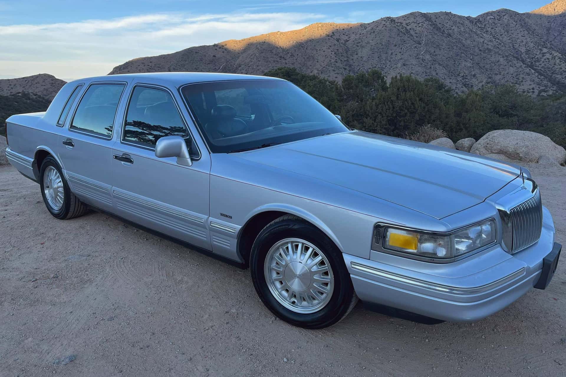 1996 Lincoln Town Car sold for $3,950