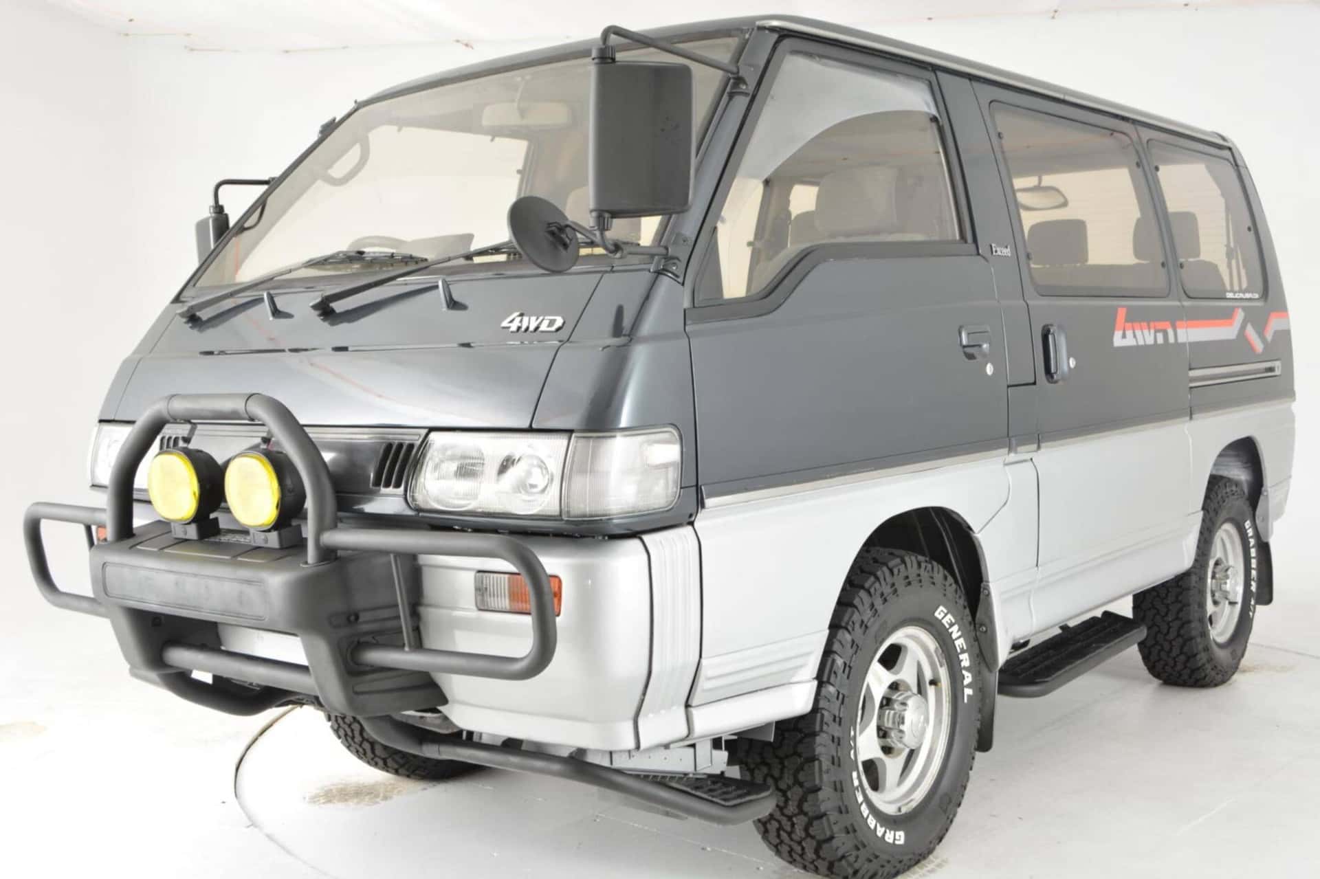 1992 Mitsubishi Delica sold for $11,000