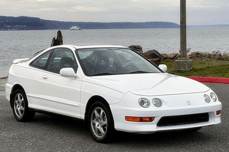 1999 Acura Integra sold for $16,750