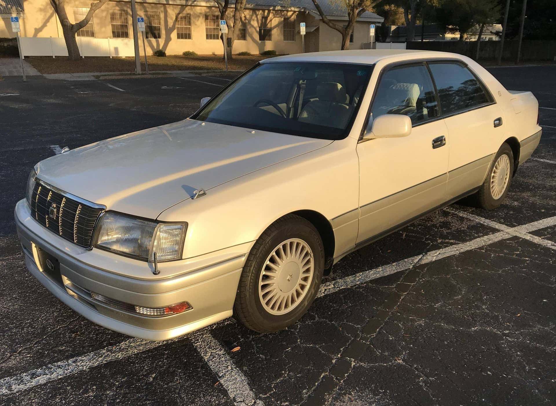 1995 Toyota Crown sold for $9,700
