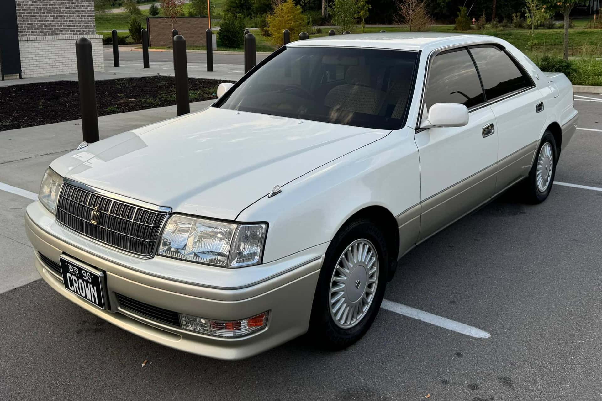 1998 Toyota Crown sold for $7,700