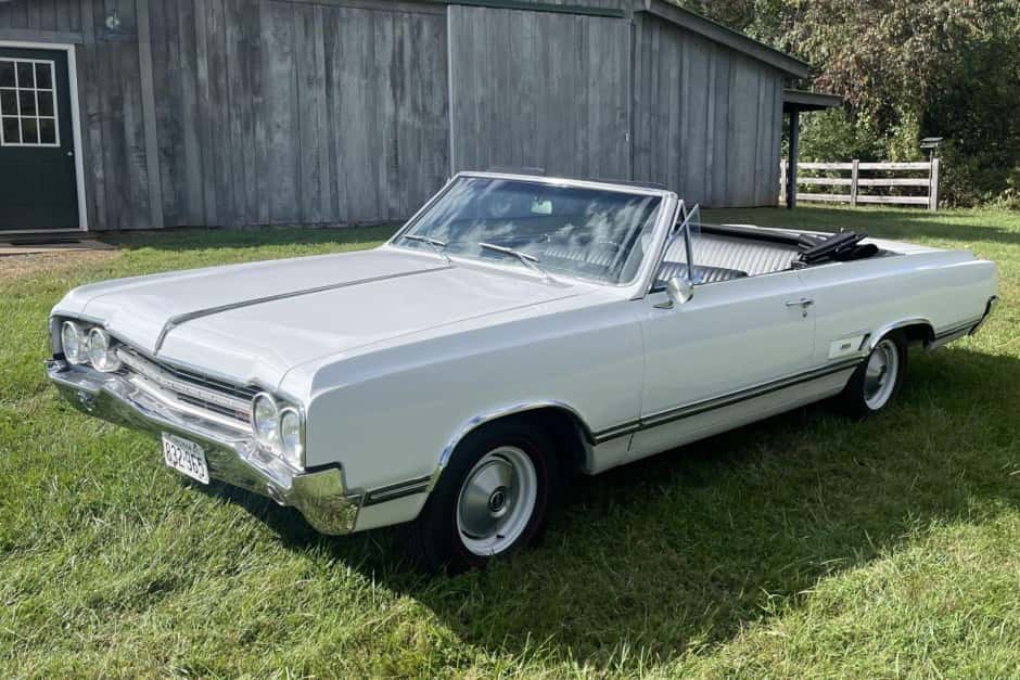 1965 Oldsmobile 442 sold for $25,250