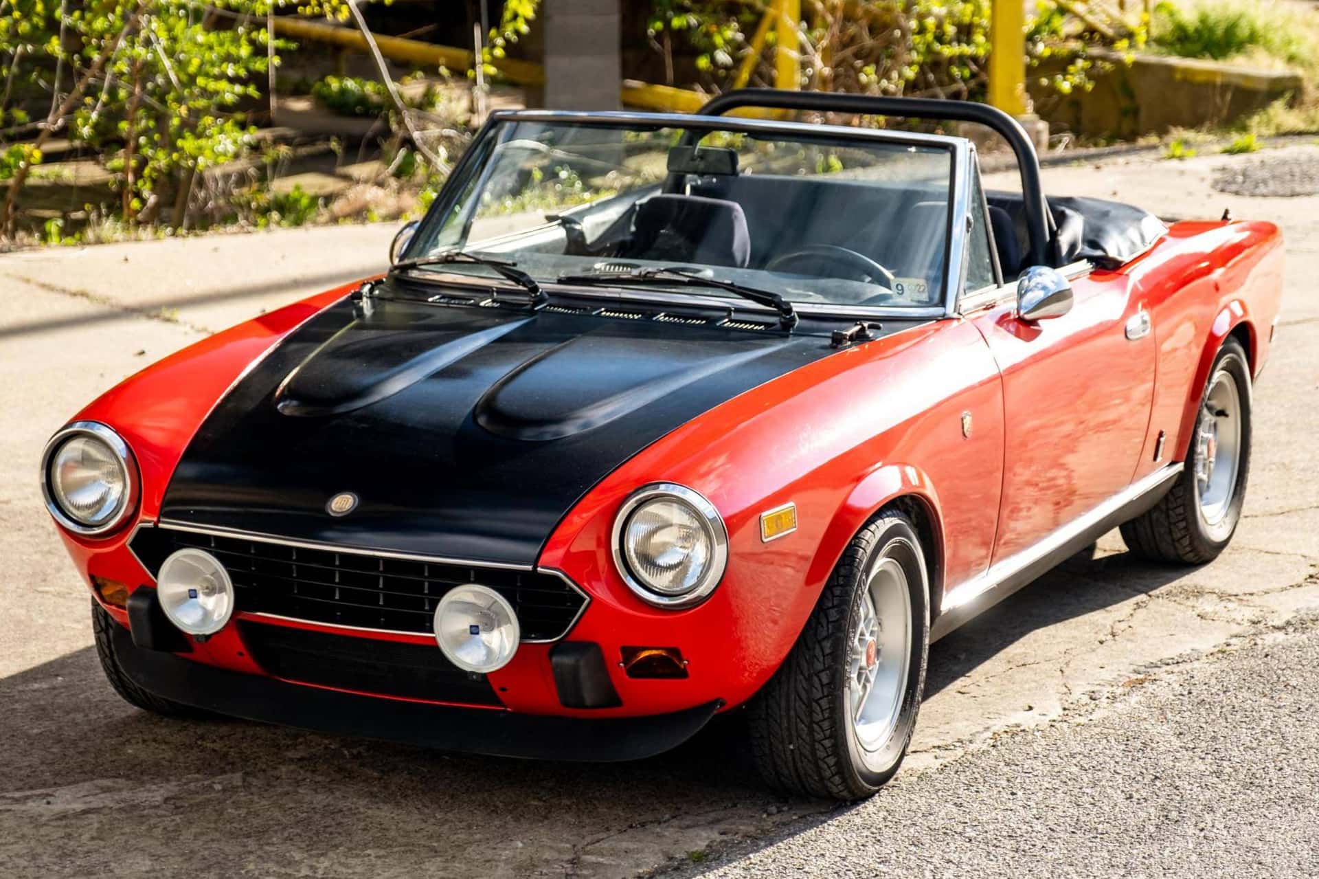 1982 Fiat 124 Spider sold for $8,800