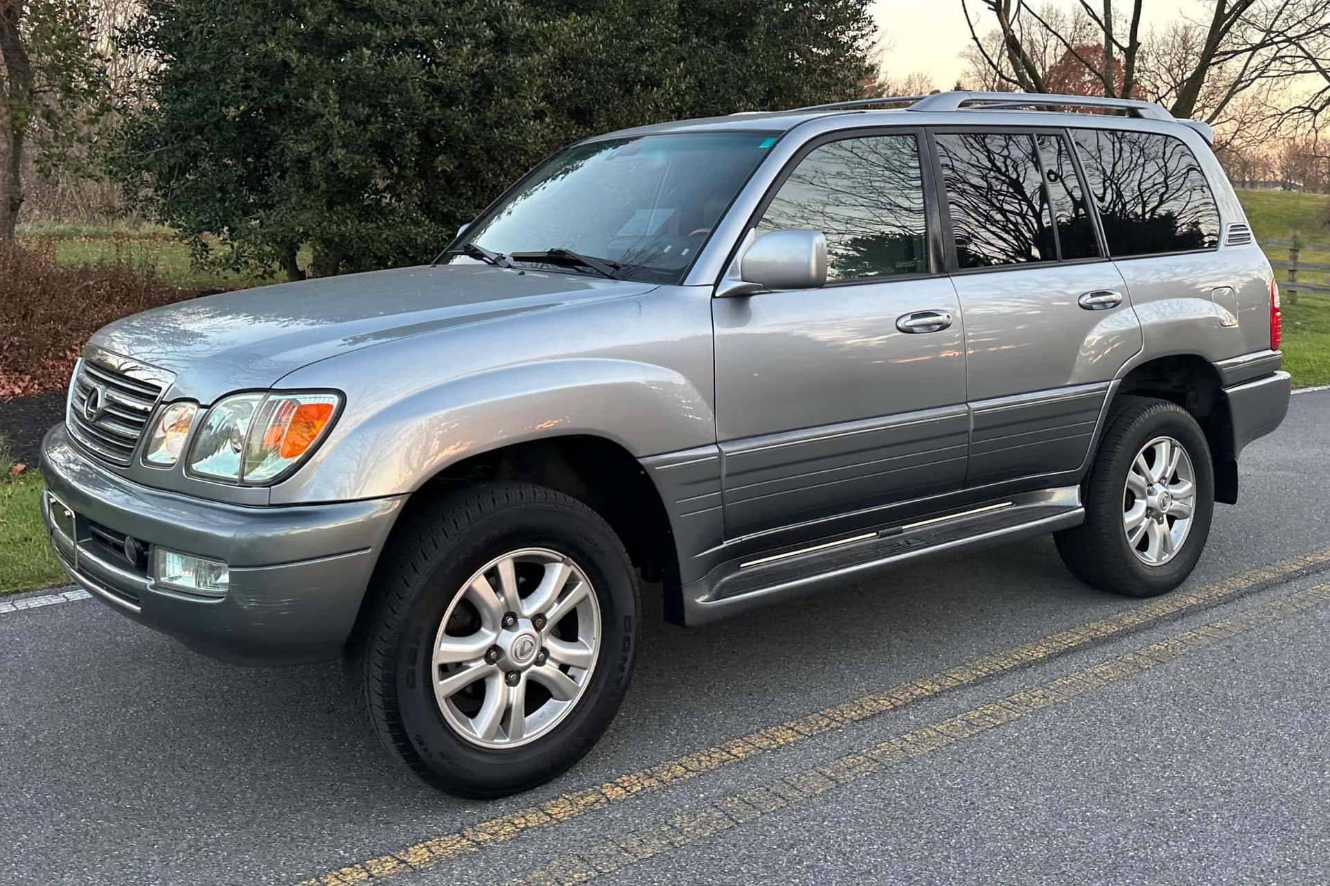 2005 Lexus LX sold for $23,250