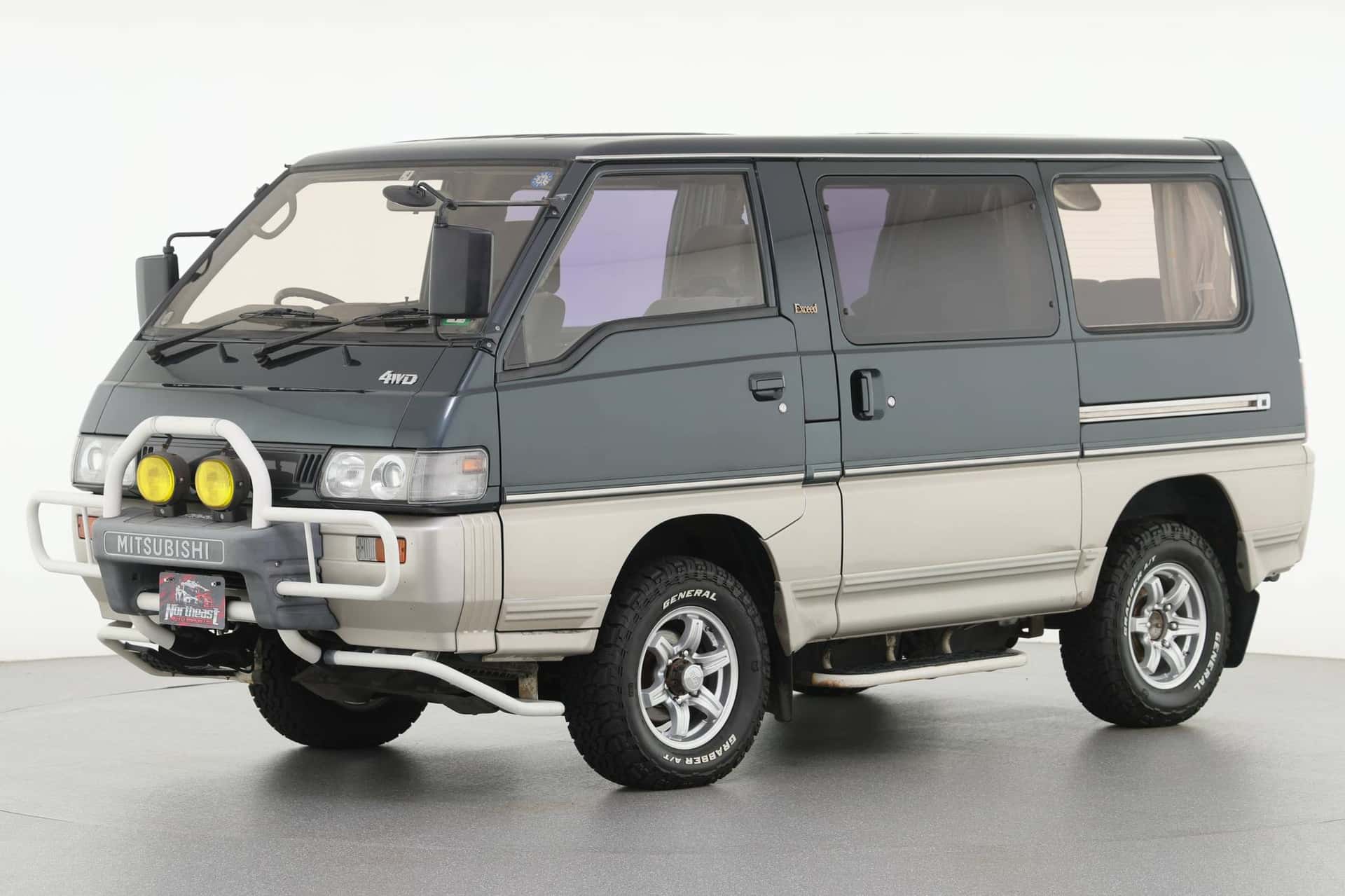 1993 Mitsubishi Delica sold for $9,700