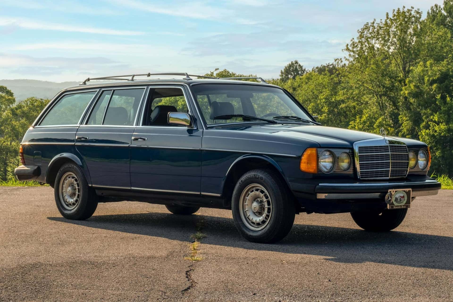 1984 Mercedes-Benz E-Class sold for $9,550