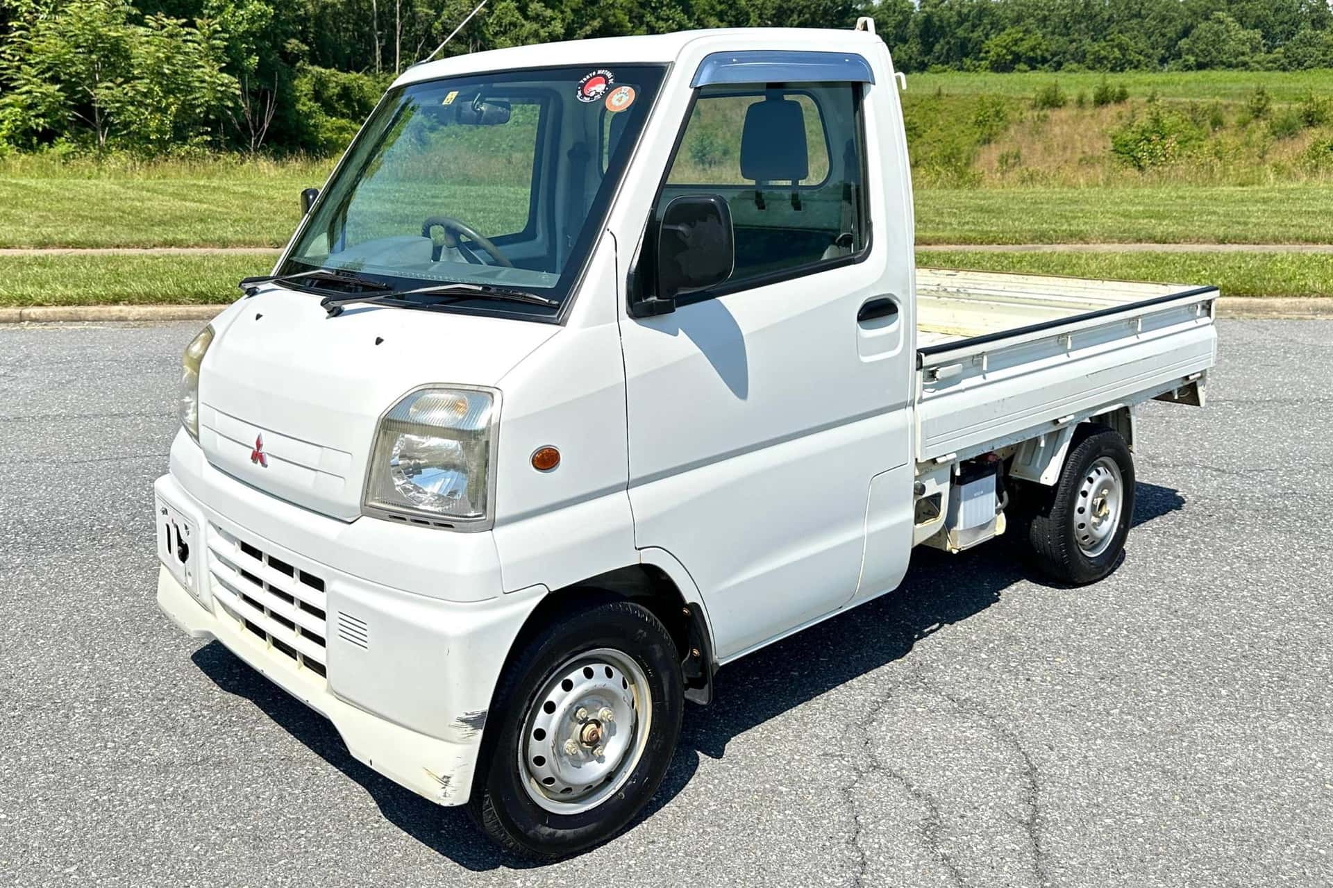 1999 Mitsubishi Minicab sold for $6,700