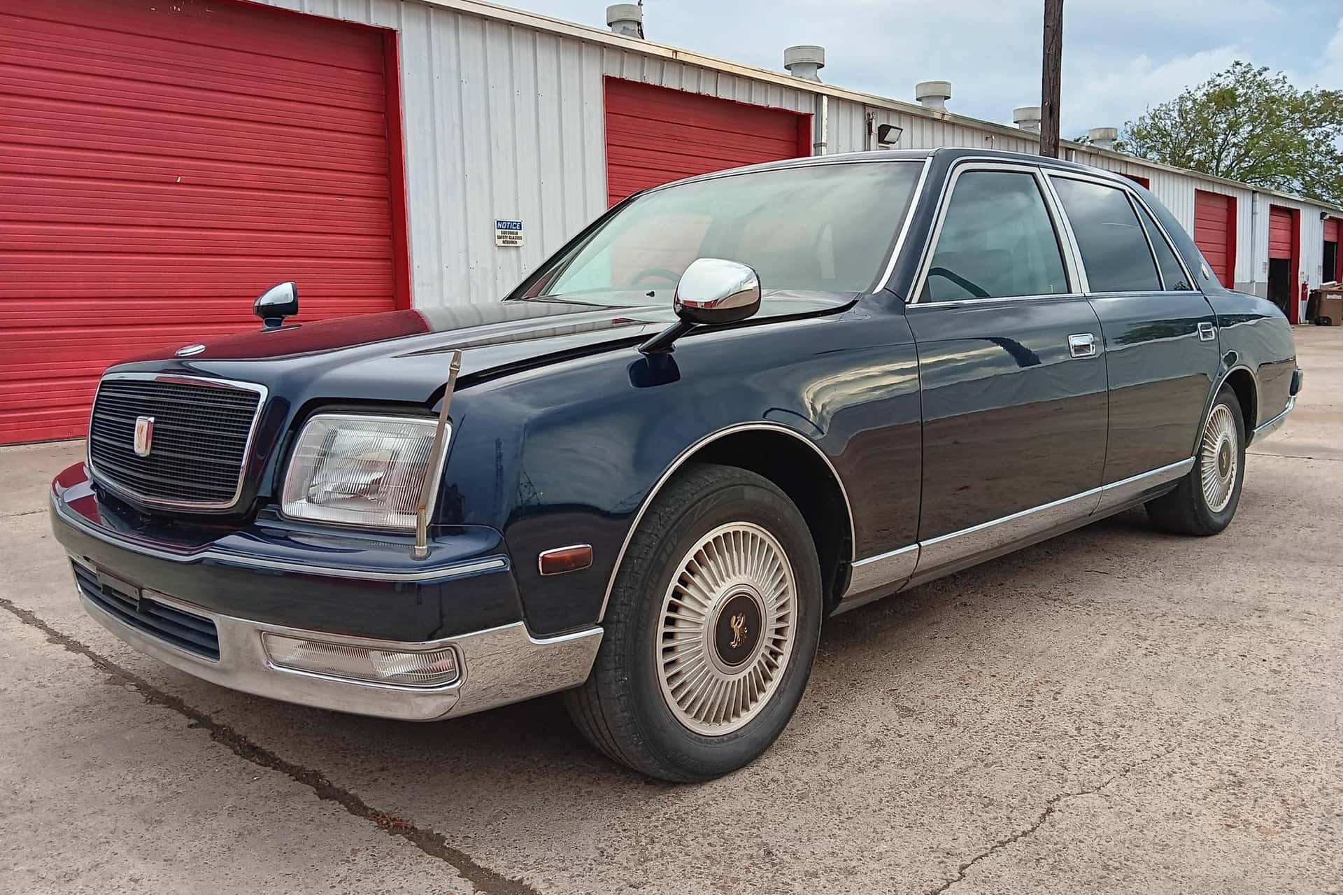 1997 Toyota Century sold for $9,700