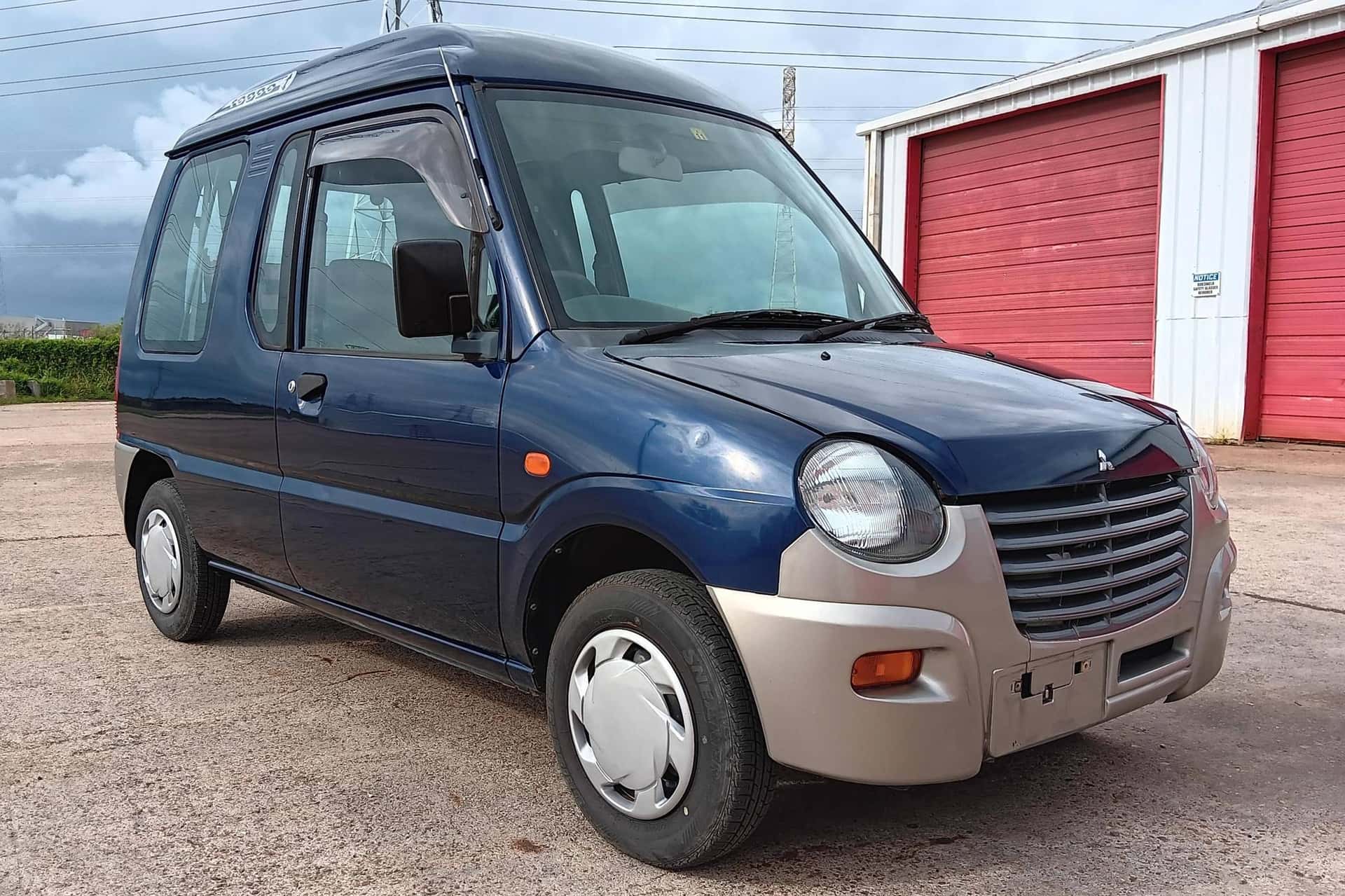 1998 Mitsubishi Minica sold for $3,600