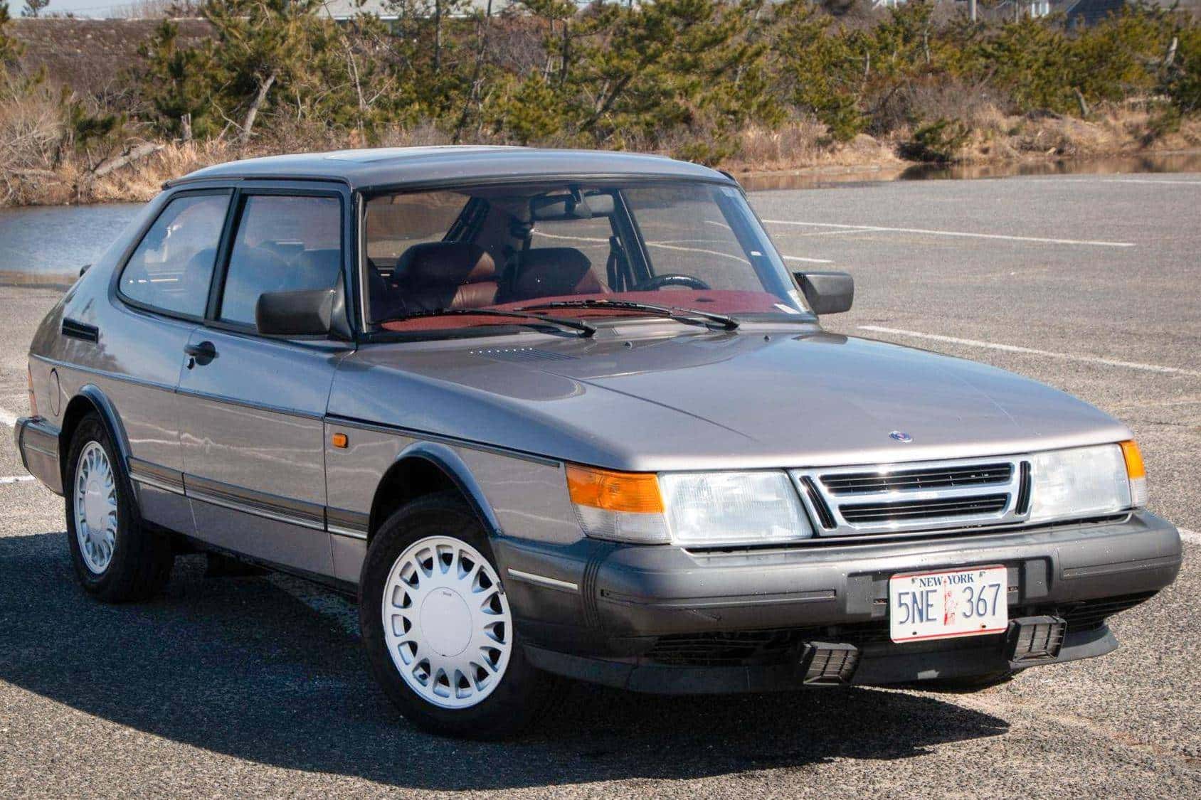 1990 Saab 900 sold for $6,600