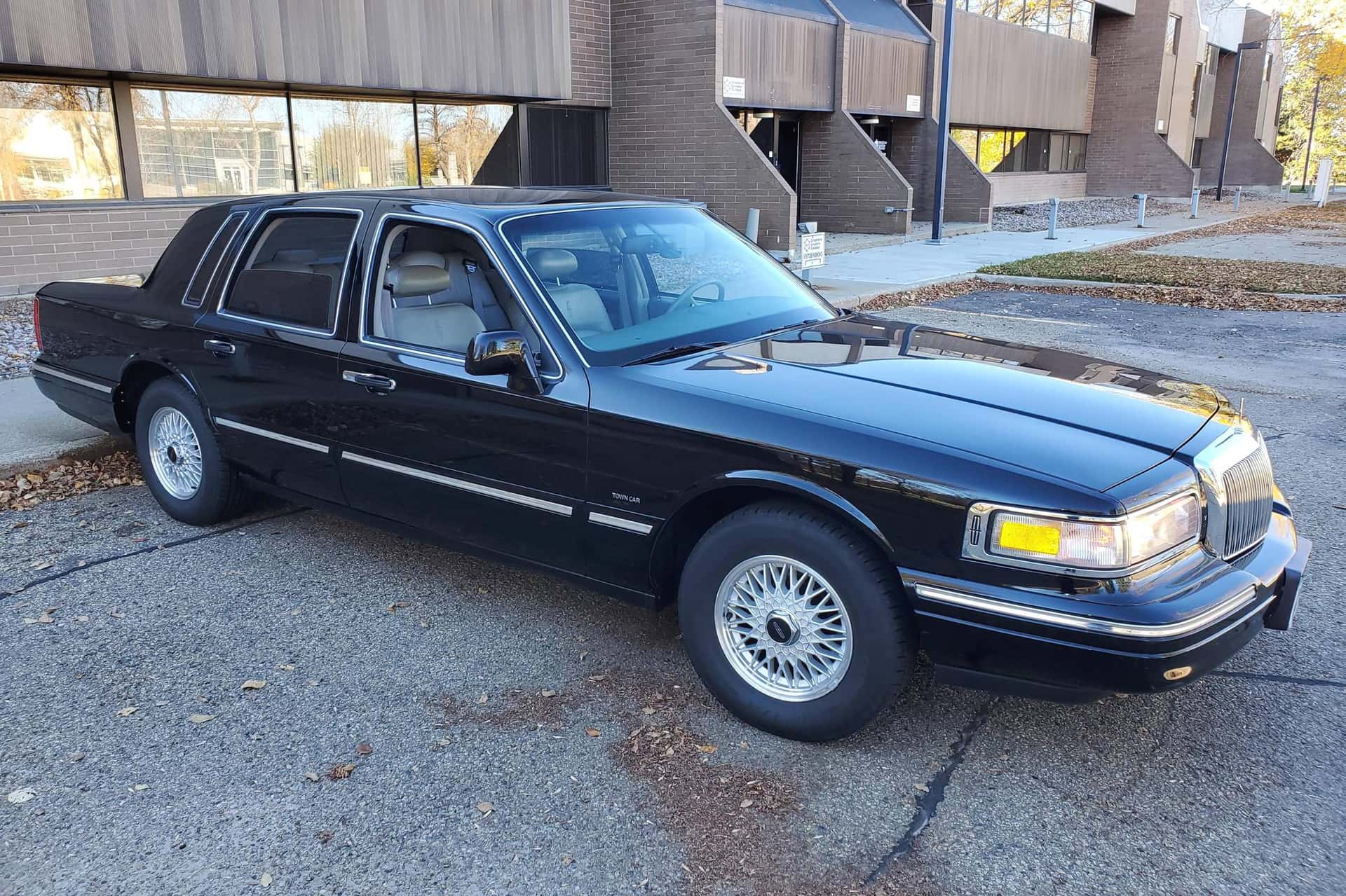 1995 Lincoln Town Car sold for $4,800
