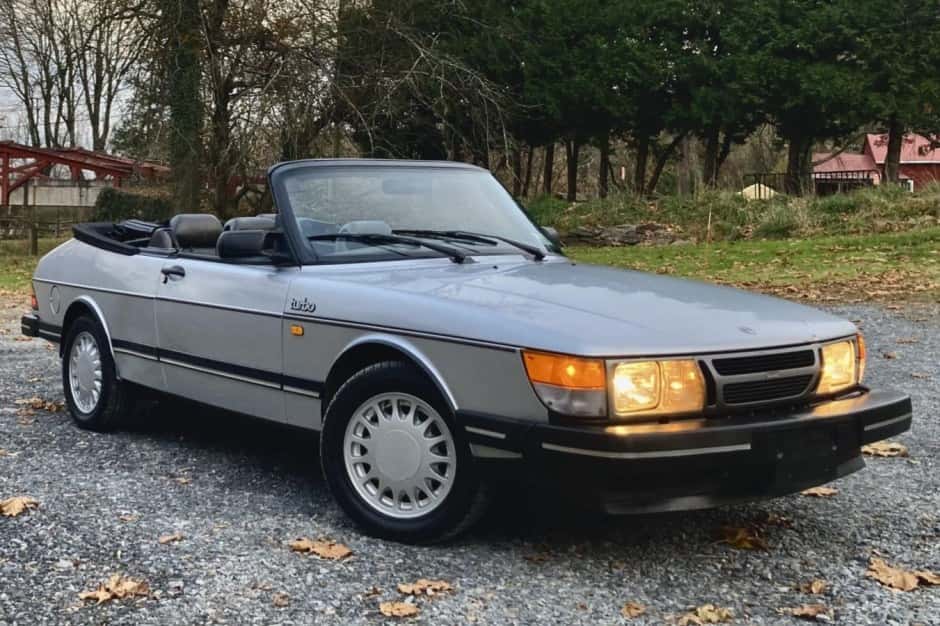 1986 Saab 900 sold for $9,186