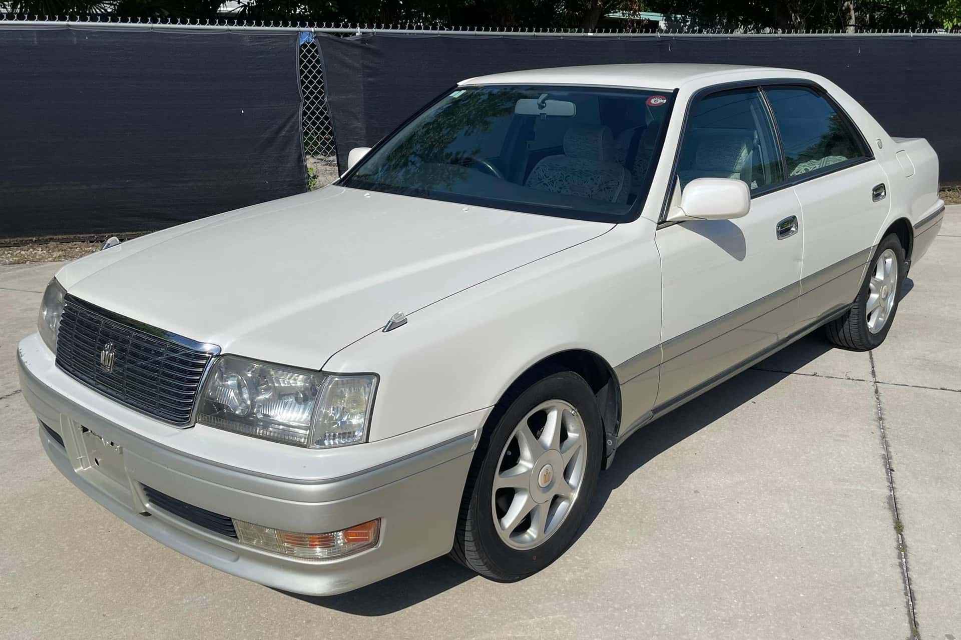 1998 Toyota Crown sold for $6,500