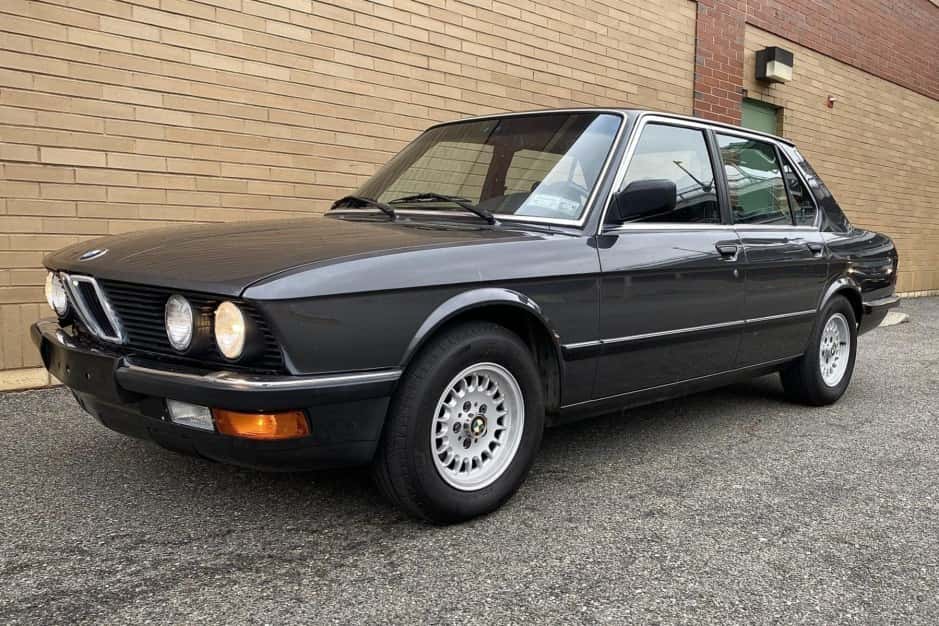 1983 BMW E28 5-Series sold for $10,500