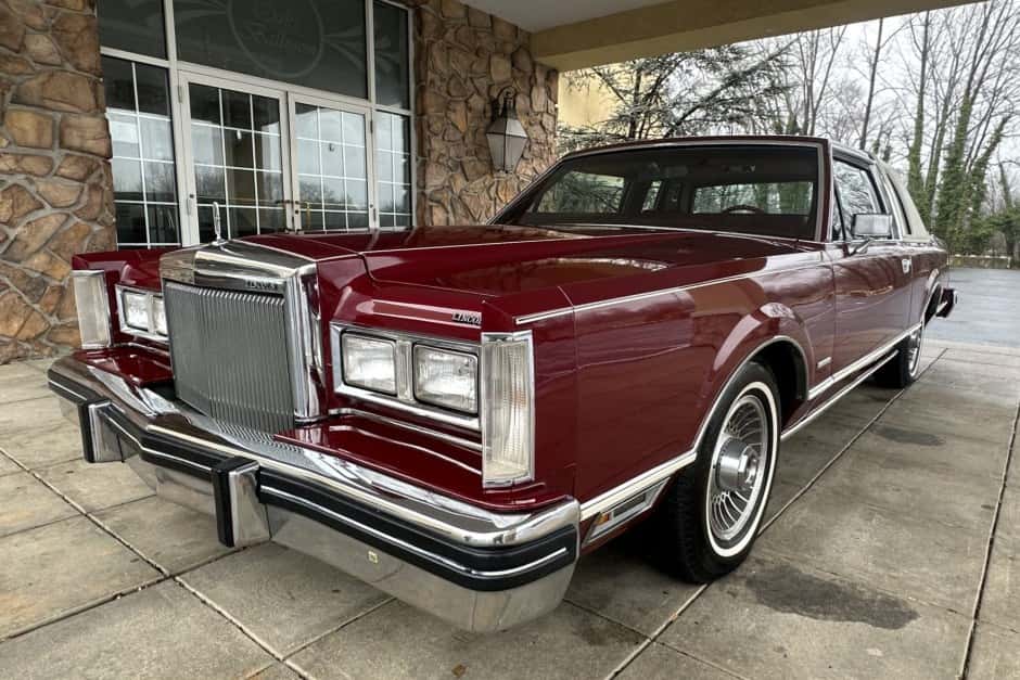 1980 Lincoln Continental Mark VI (1980-1983) sold for $7,600