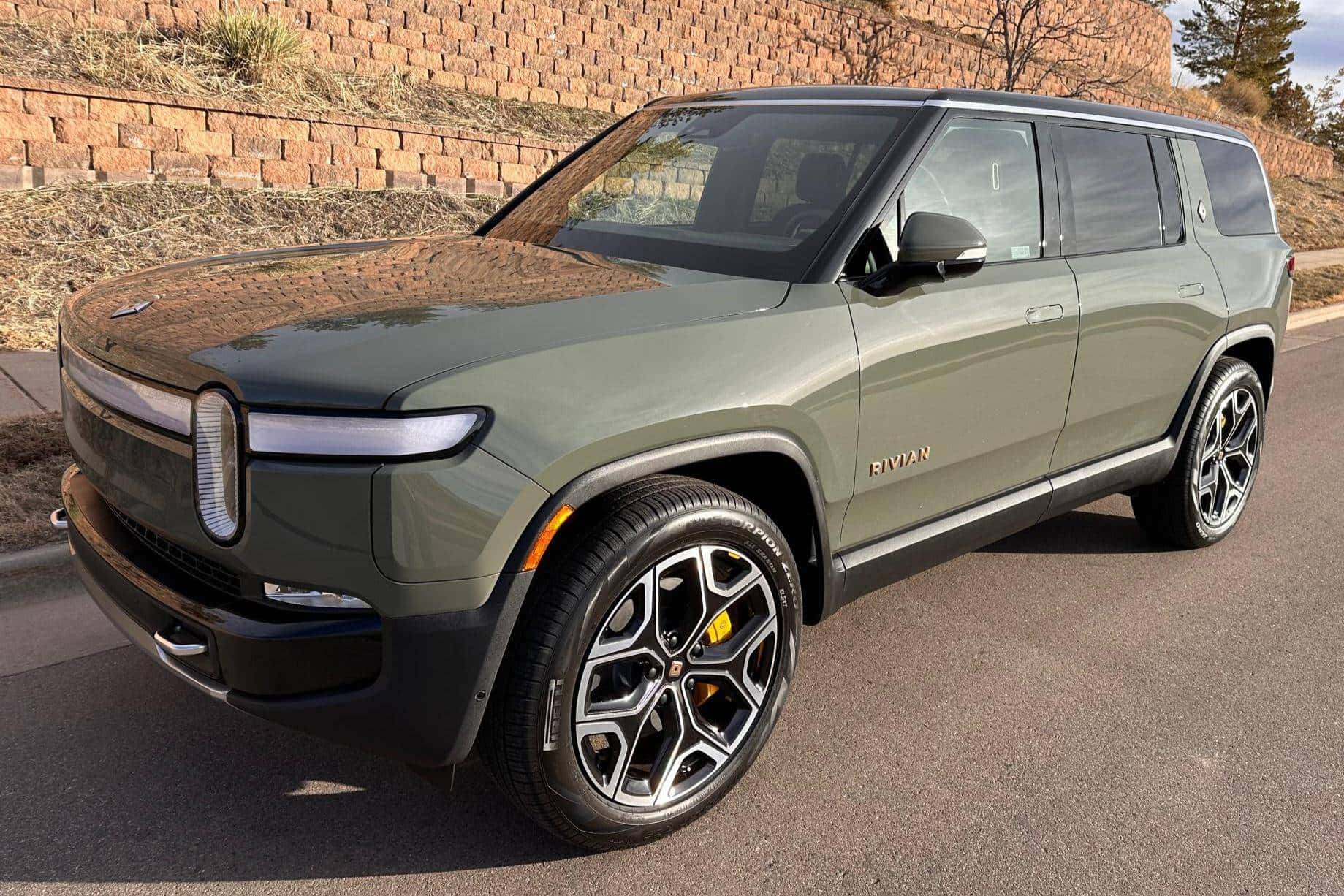 2022 Rivian R1S sold for $89,000