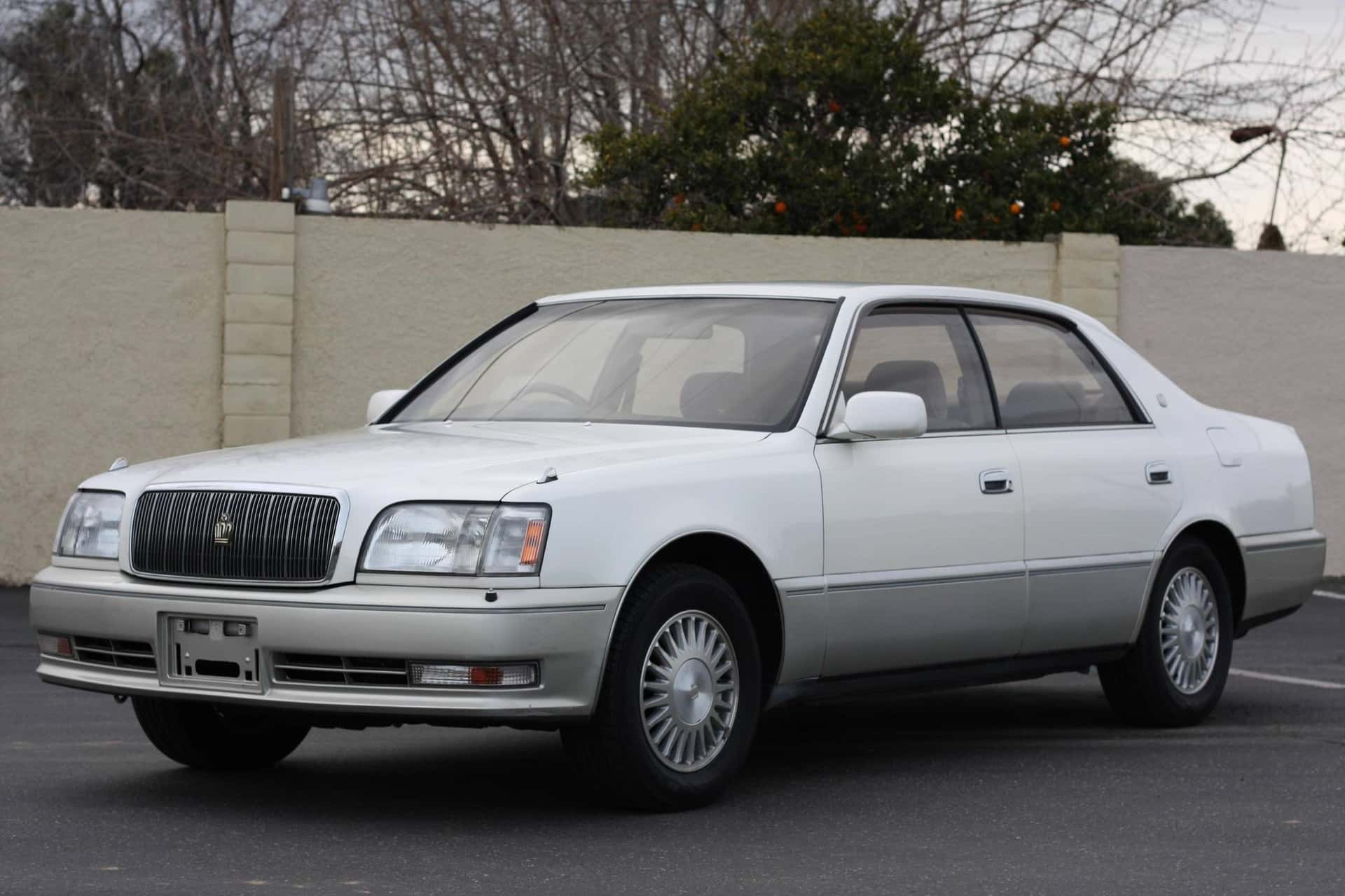 1995 Toyota Crown sold for $6,042
