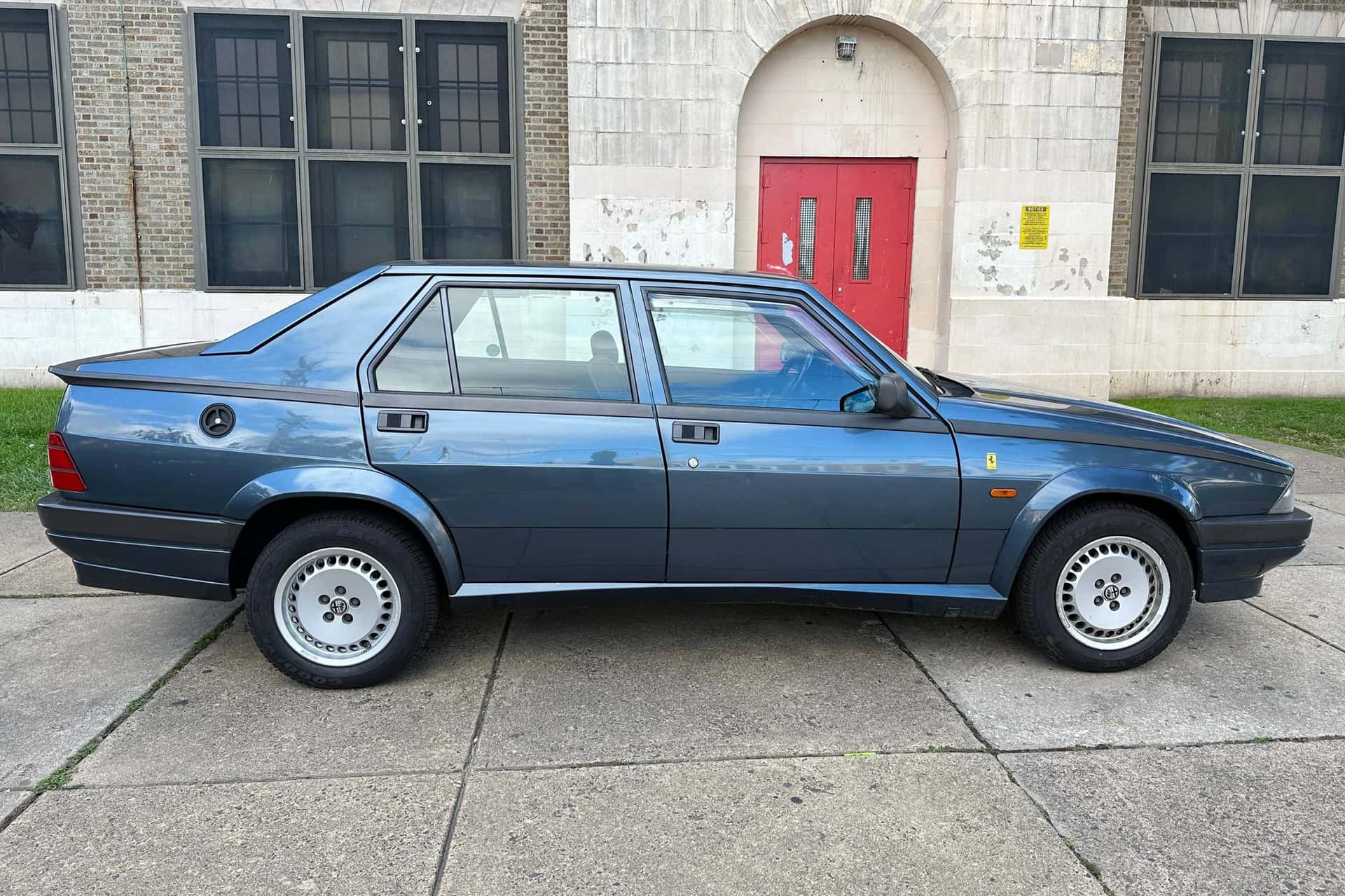 1990 Alfa Romeo 75 sold for $9,200