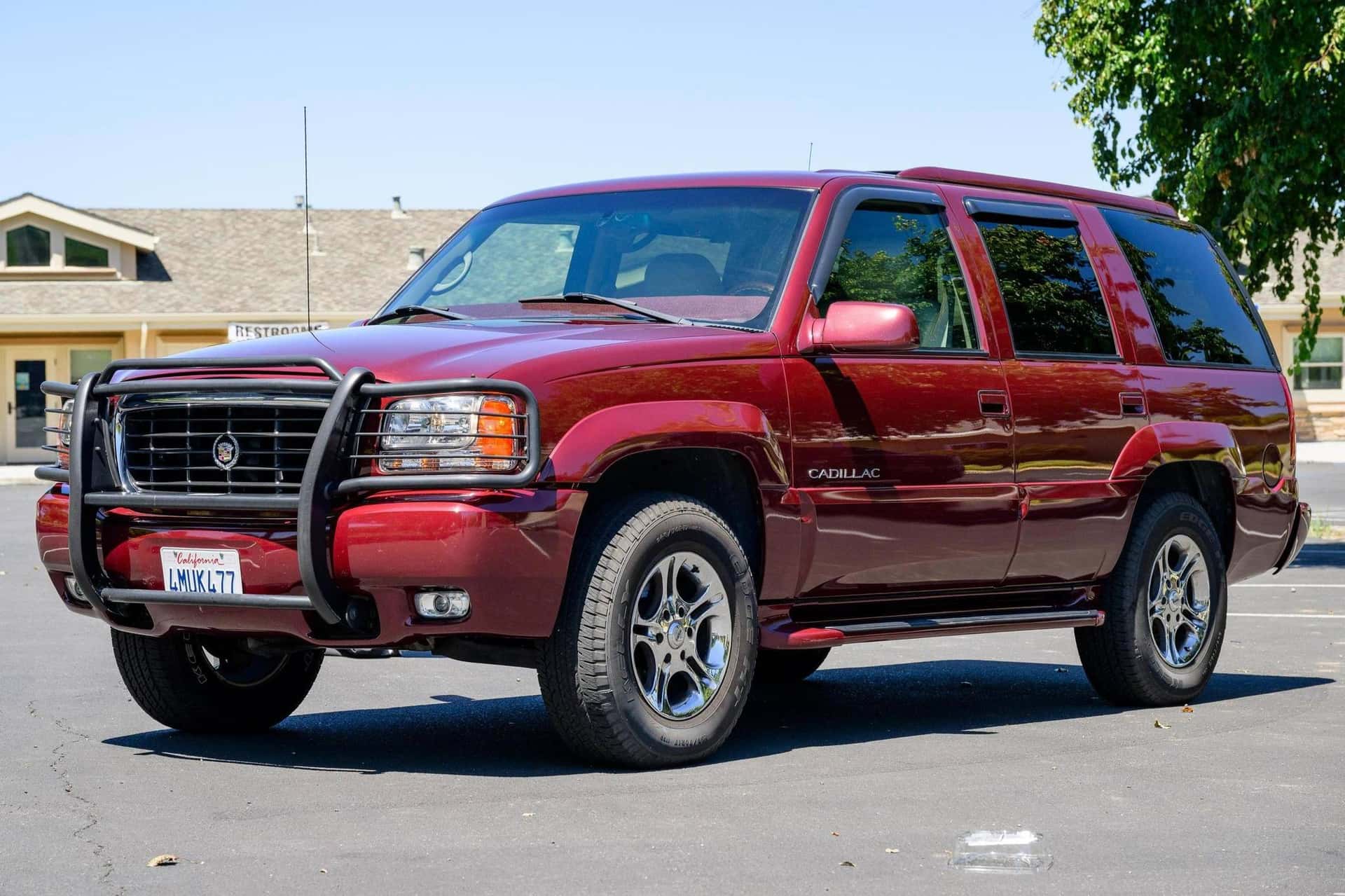 2000 Cadillac Escalade sold for $11,500