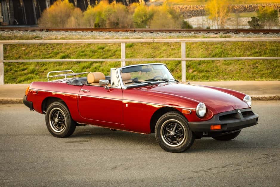 1976 MG MGB sold for $6,100