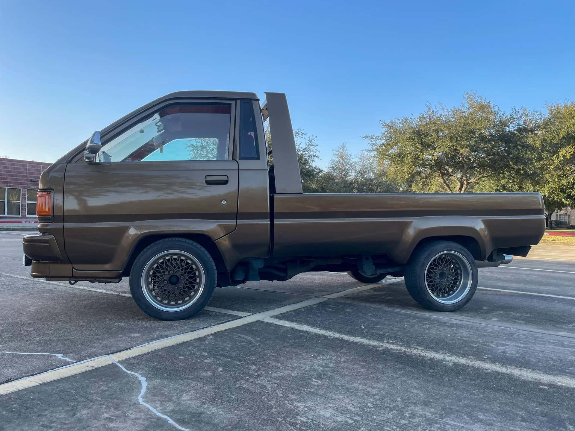 1990 Toyota Liteace sold for $7,200
