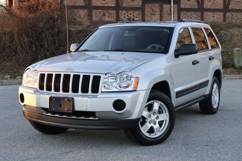 2005 Jeep WK Grand Cherokee sold for $9,300