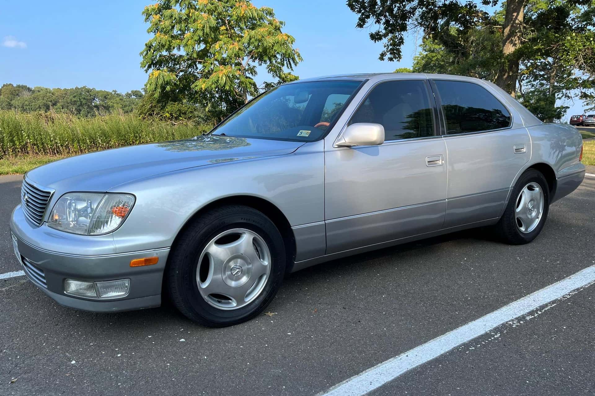 2000 Lexus LS sold for $11,800