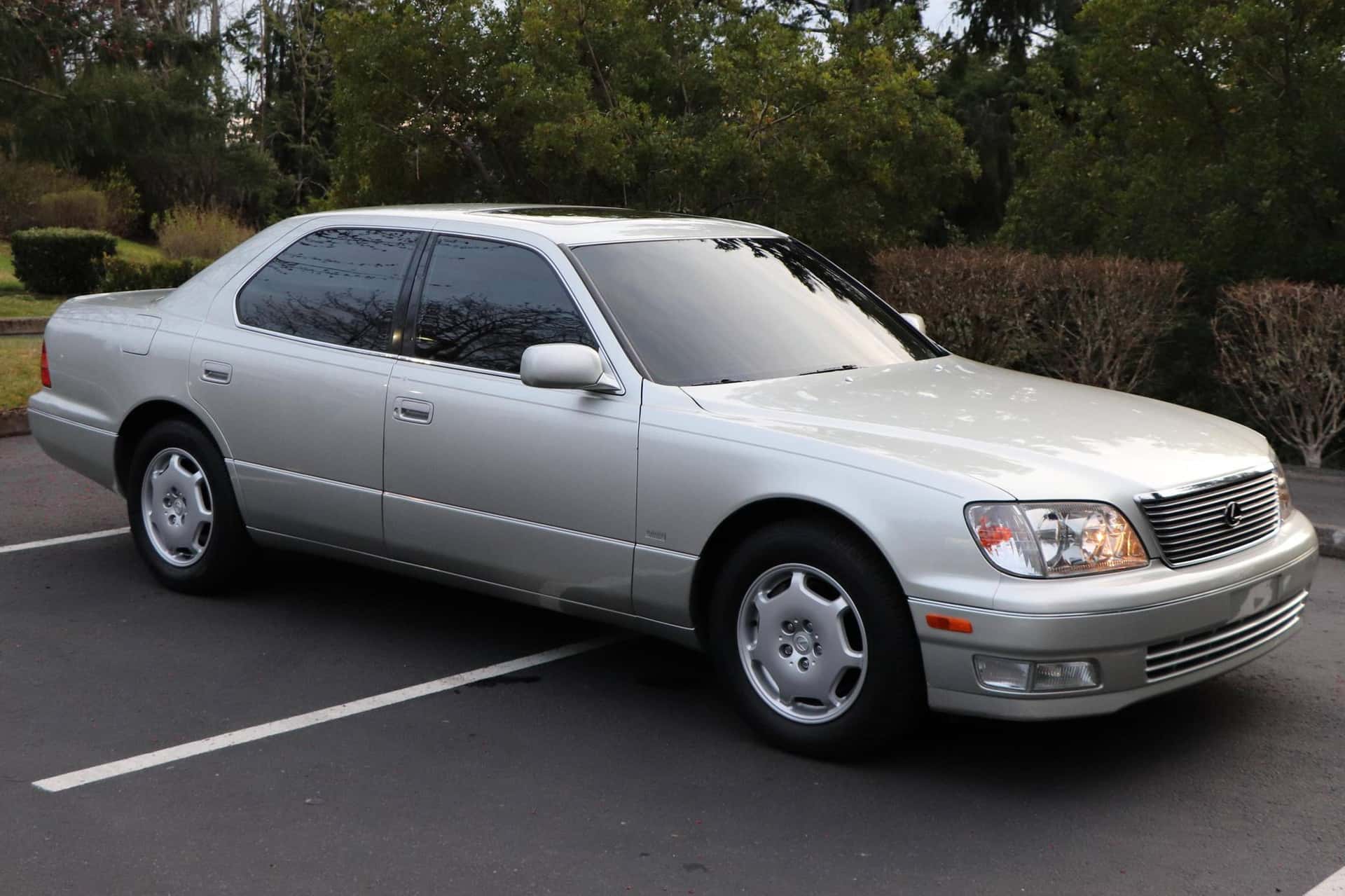 2000 Lexus LS sold for $15,099